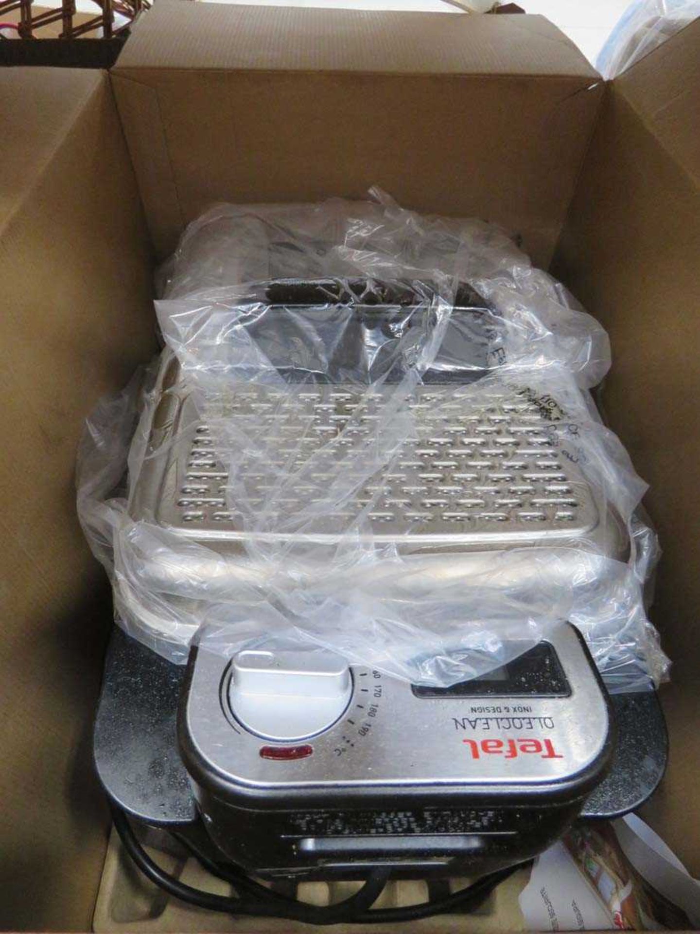 2 boxed Tefal filter fryers - Image 3 of 3