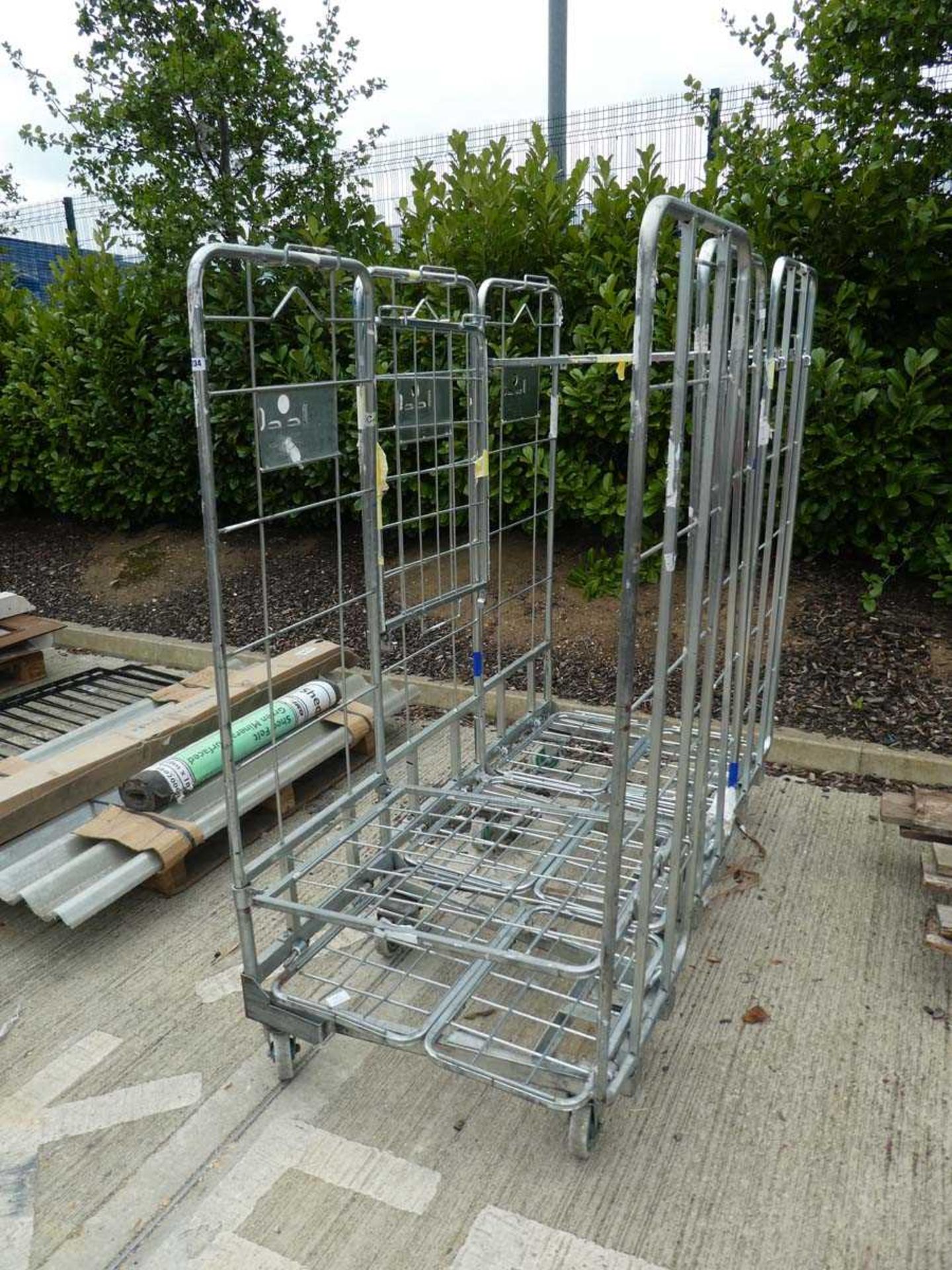 3 wheeled metal cages