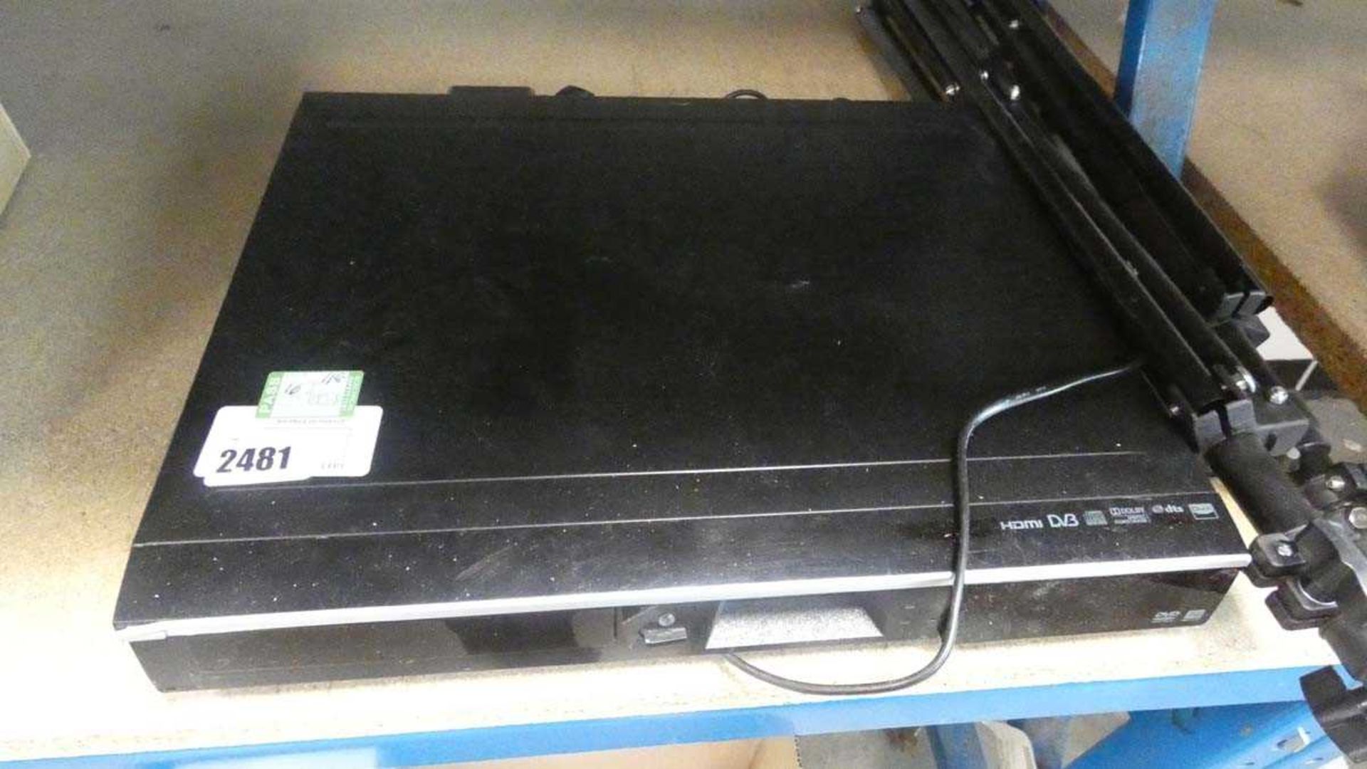 +VAT Toshiba HDD and DVD recorder (a/f) with 2 tripod stands