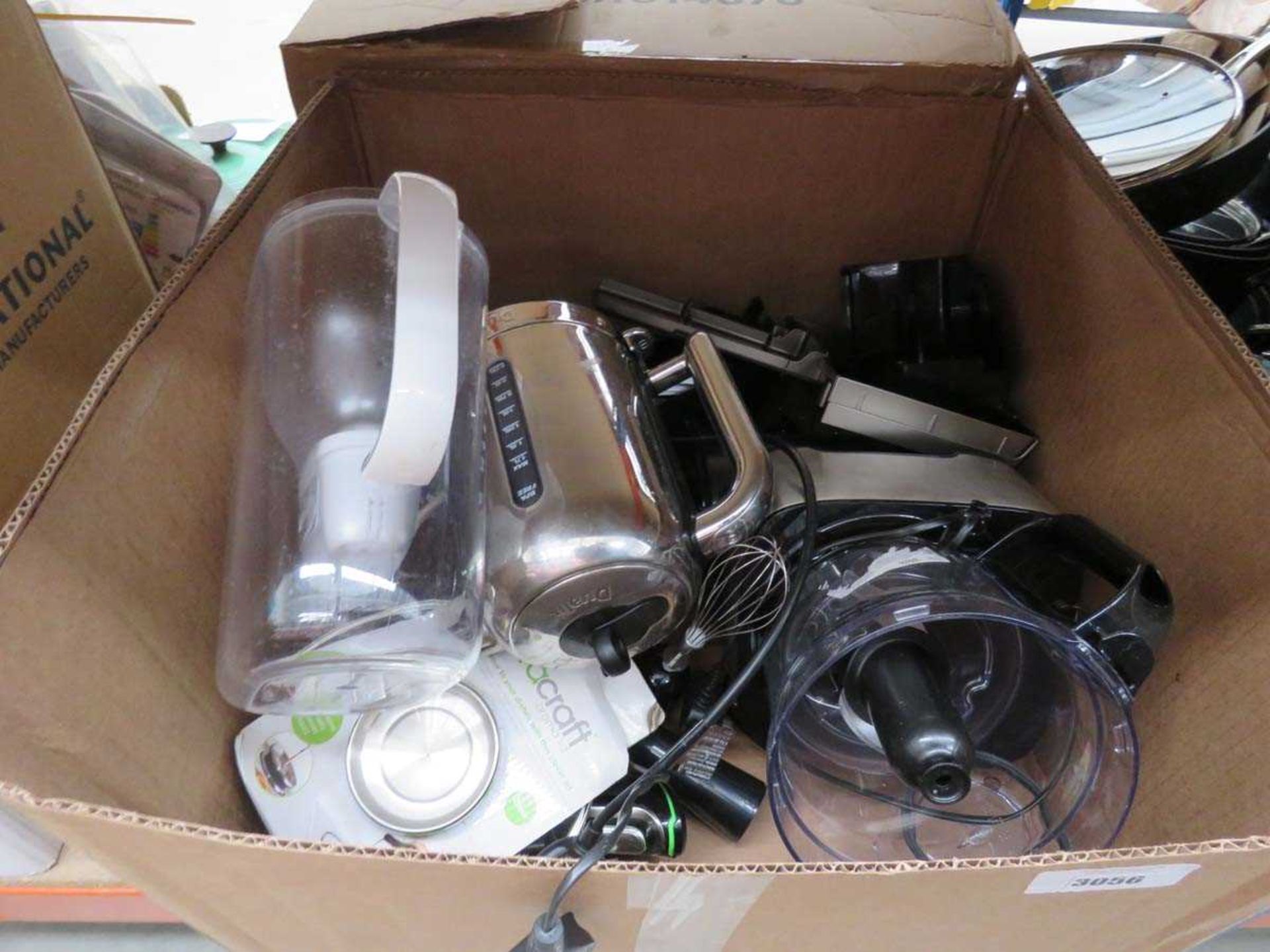 +VAT Box of mixed kitchenware