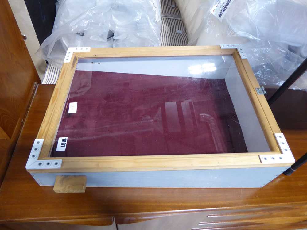 Counter-top display cabinet