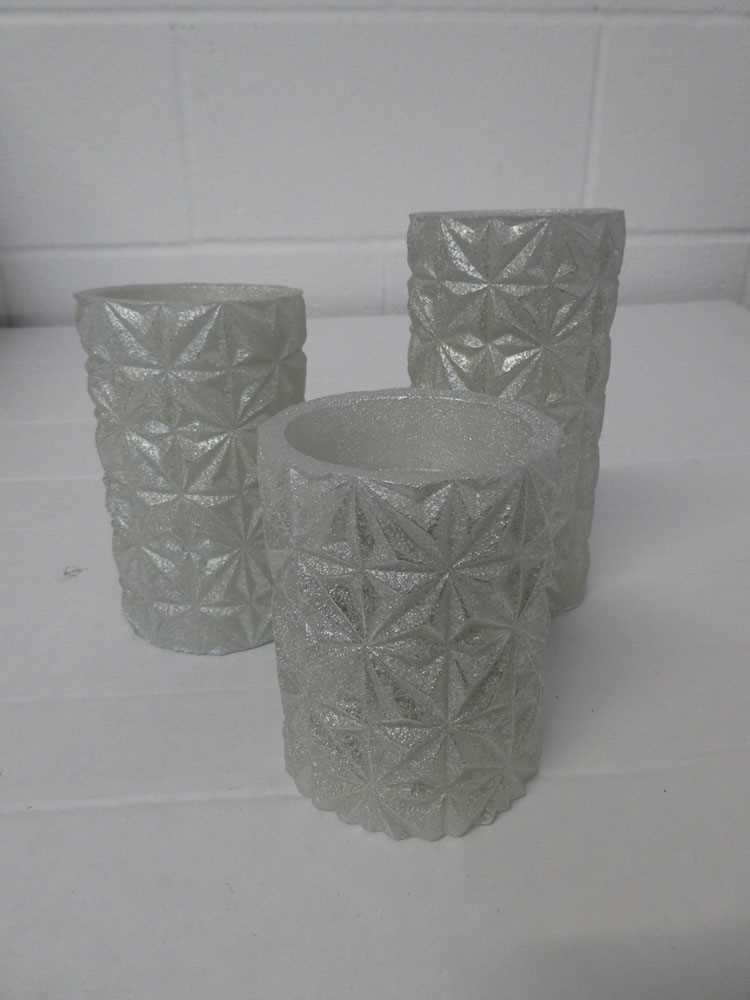 8 battery operated star patterned set of 3 candles in silver - Image 3 of 3