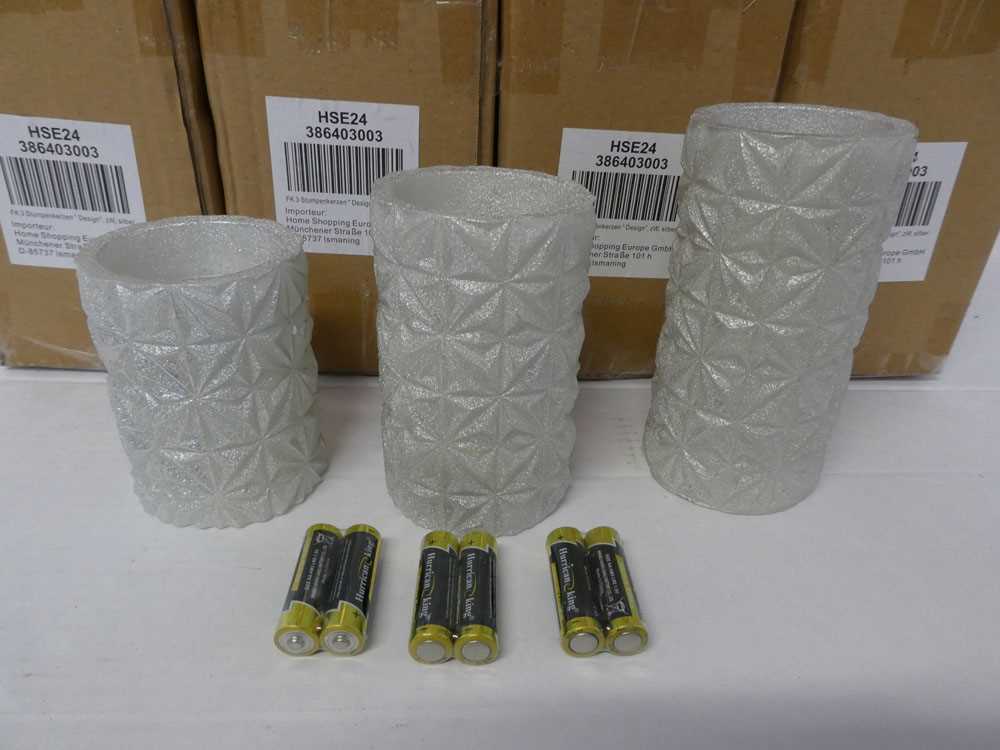 8 battery operated star patterned set of 3 candles in silver - Image 2 of 3