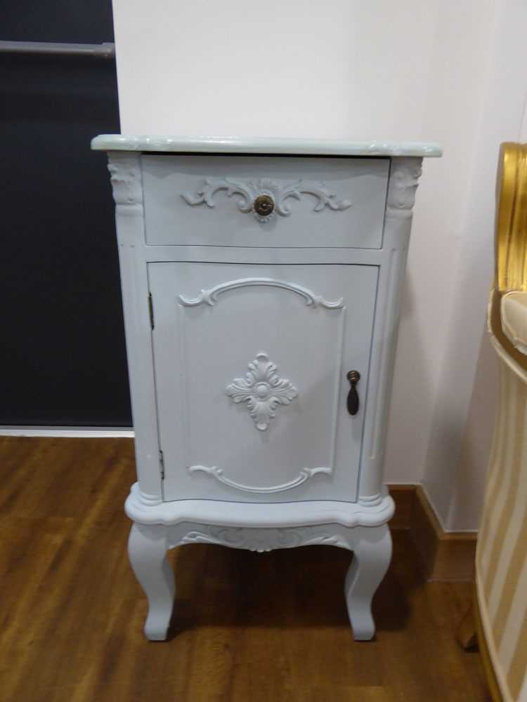 Blue painted bedroom suite comprising 3 drawer chest, side table and 2 matching bedsides - Bild 5 aus 5
