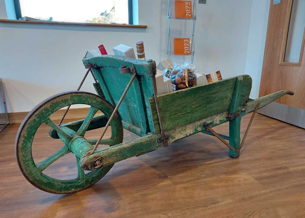 19th Century French provincial oak wheelbarrow containing a hamper of fine food and wines. All - Bild 2 aus 17