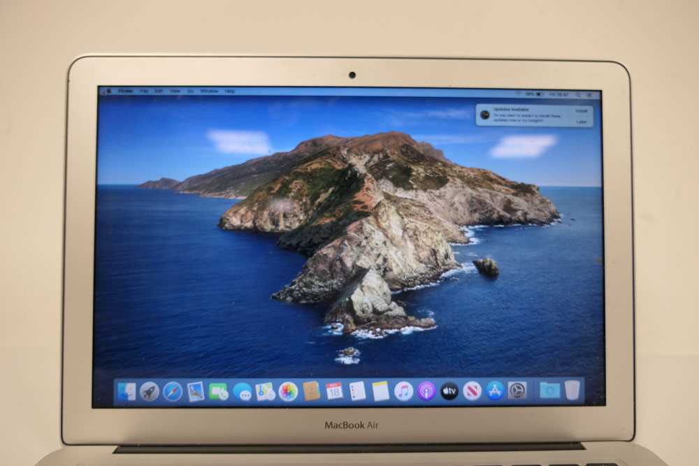 +VAT MacBook Air 13" 2017 A1466 laptop with Intel i5 - 1.8GHz, 8GB RAM, 128GB SSD, MacOS Catalina - Bild 2 aus 3