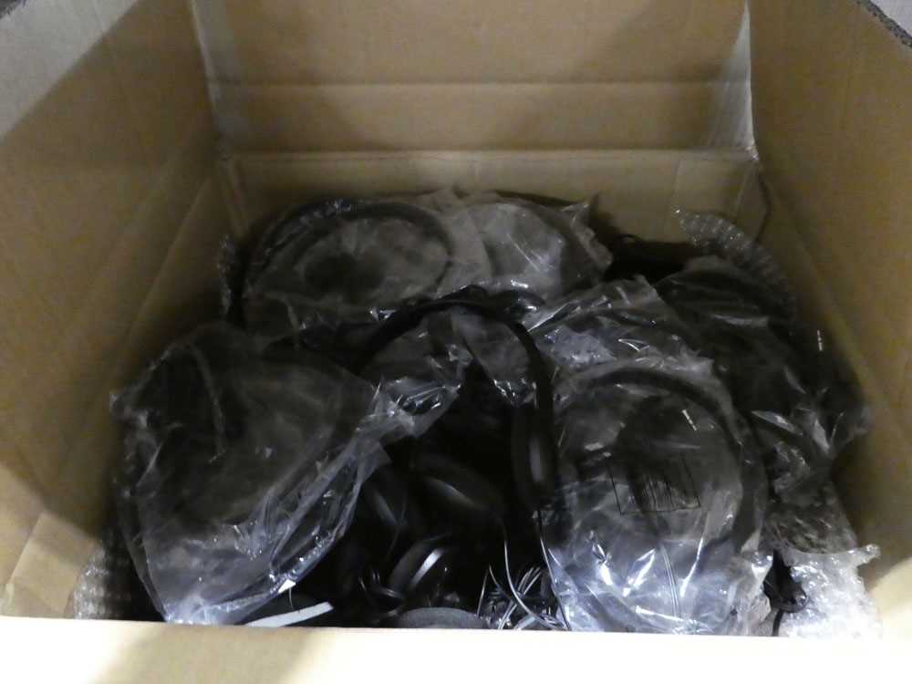 +VAT Large qty of sound lab stereo computer headphones in box - Bild 2 aus 2