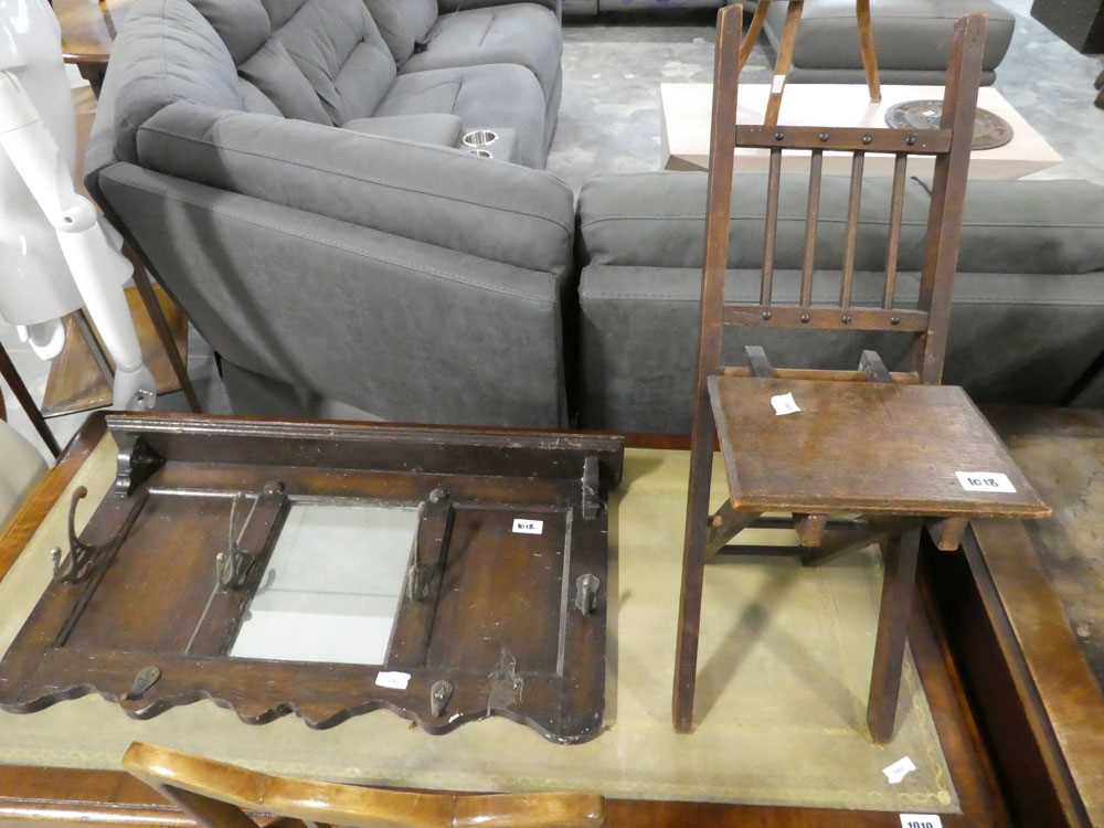 Collection of dark oak furniture including small side table, magazine rack, child's folding chair - Bild 4 aus 4