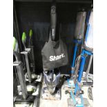 +VAT Shark Duo Clean cordless vacuum cleaner with battery, battery charger and some accessories