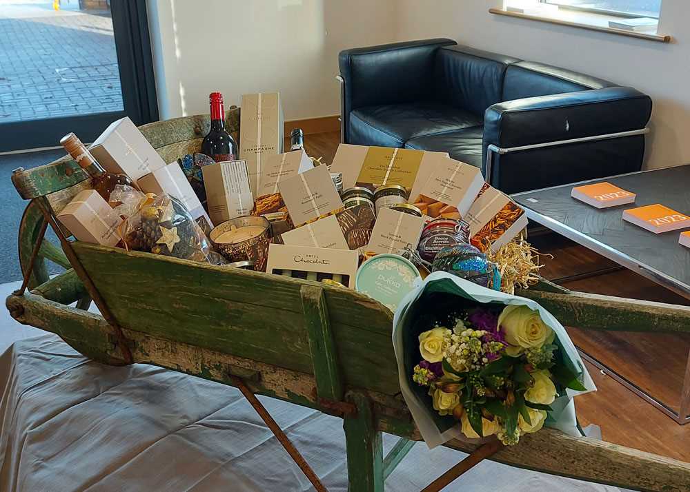 19th Century French provincial oak wheelbarrow containing a hamper of fine food and wines. All - Bild 14 aus 17