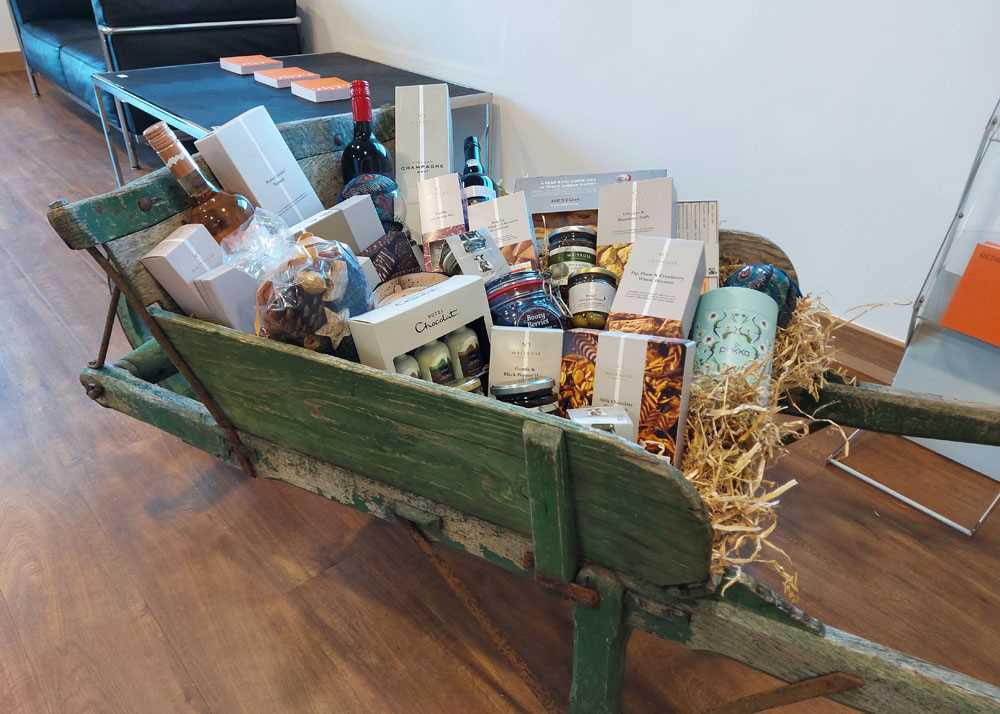 19th Century French provincial oak wheelbarrow containing a hamper of fine food and wines. All - Bild 13 aus 17