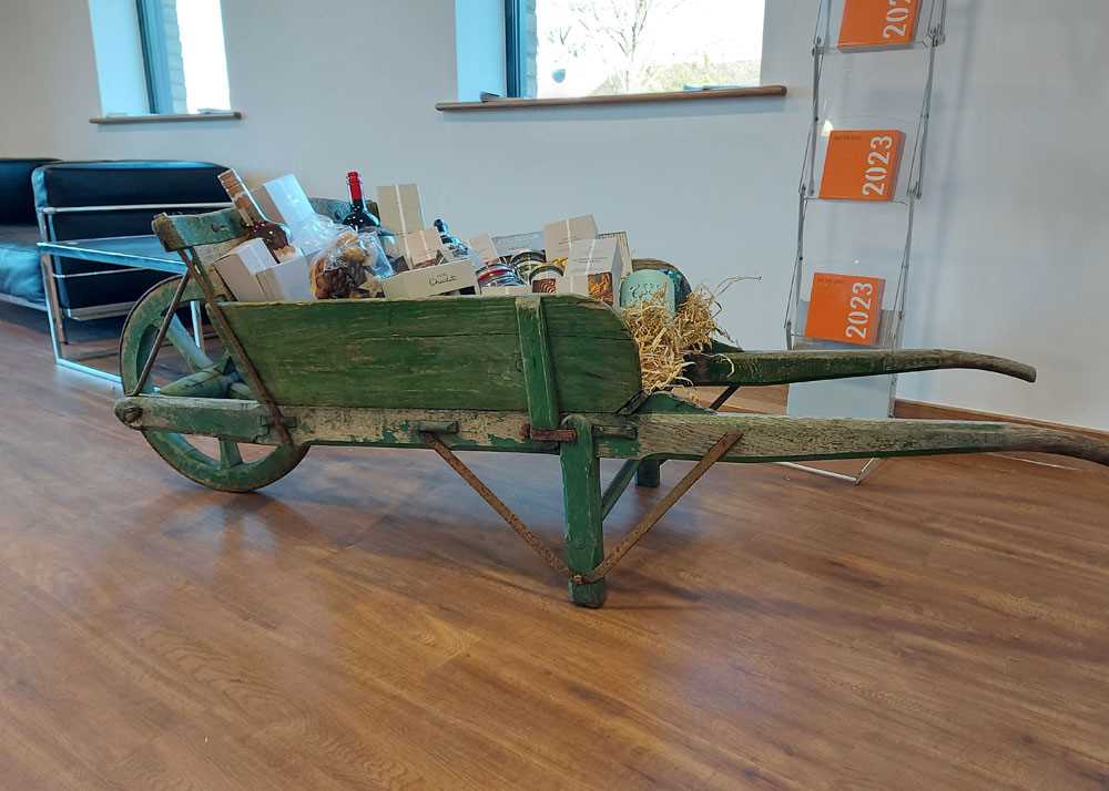 19th Century French provincial oak wheelbarrow containing a hamper of fine food and wines. All - Bild 4 aus 17