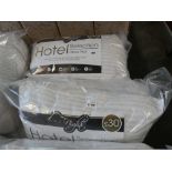 2 Hotel Selection pillow pairs (4 pillows in total)