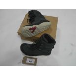 +VAT Boxed pair of Vivobarefoot tracker hi II FG ladies boots in obsidian size EU 40