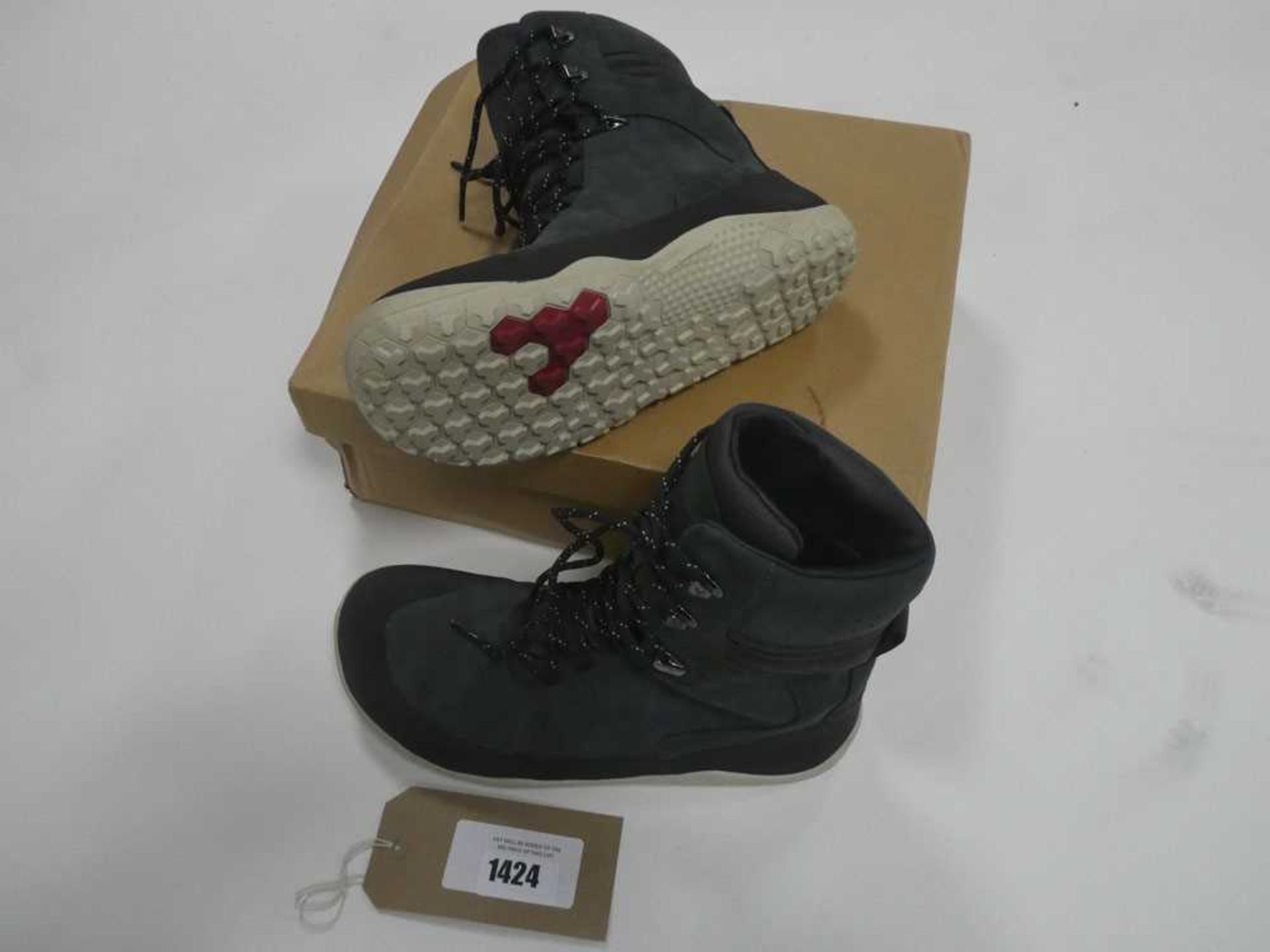 +VAT Boxed pair of Vivobarefoot tracker hi II FG ladies boots in obsidian size EU 40