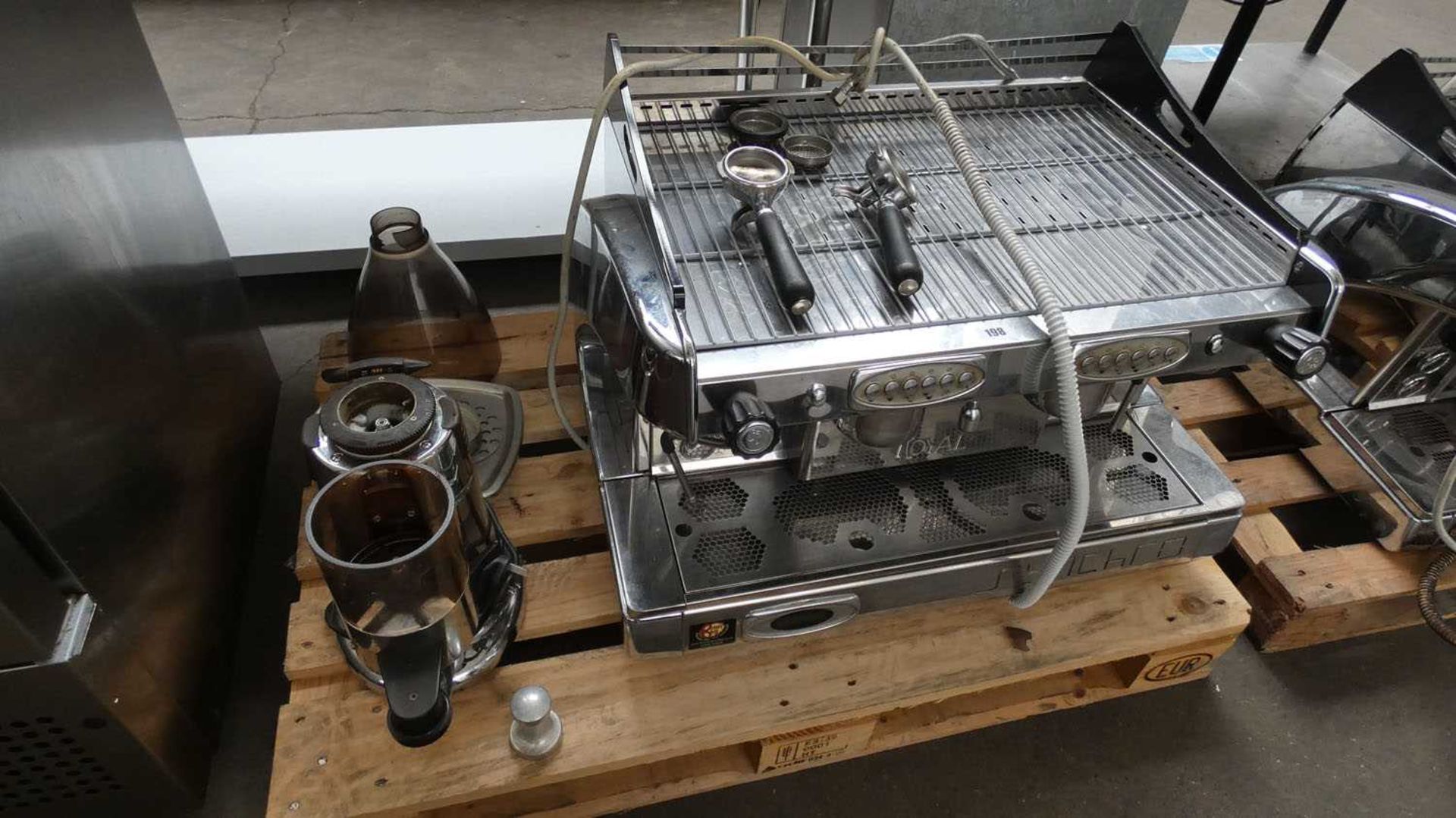 75cm Synchro Royal automatic barista 2 station coffee machine with 2 groupheads and associated