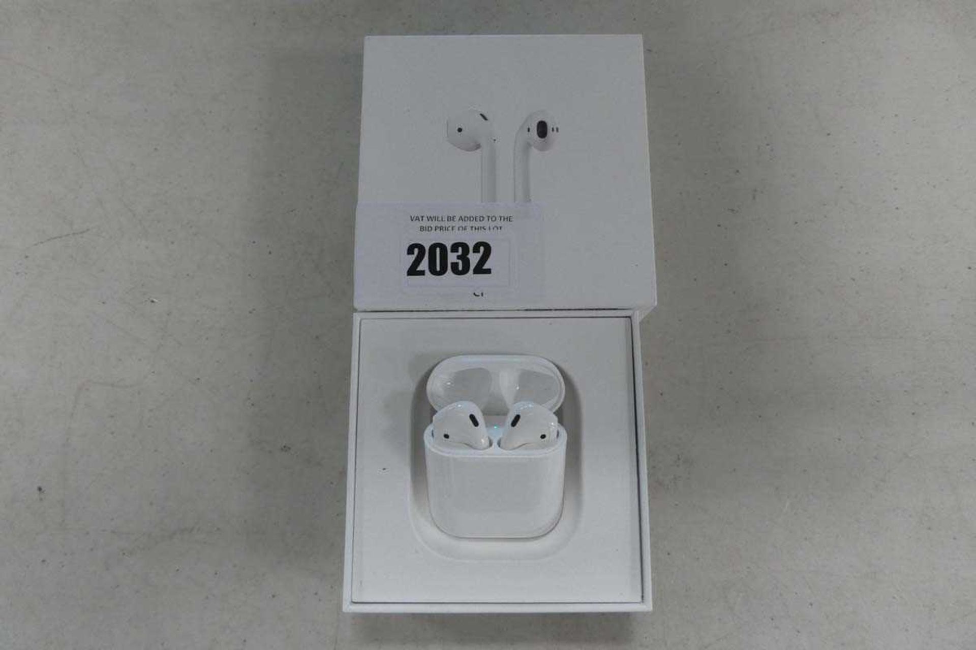 +VAT Apple AirPods with charging case and box