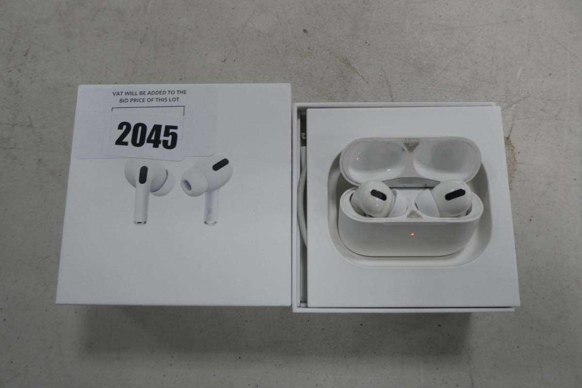 +VAT Apple AirPods Pro with wireless charging case and box