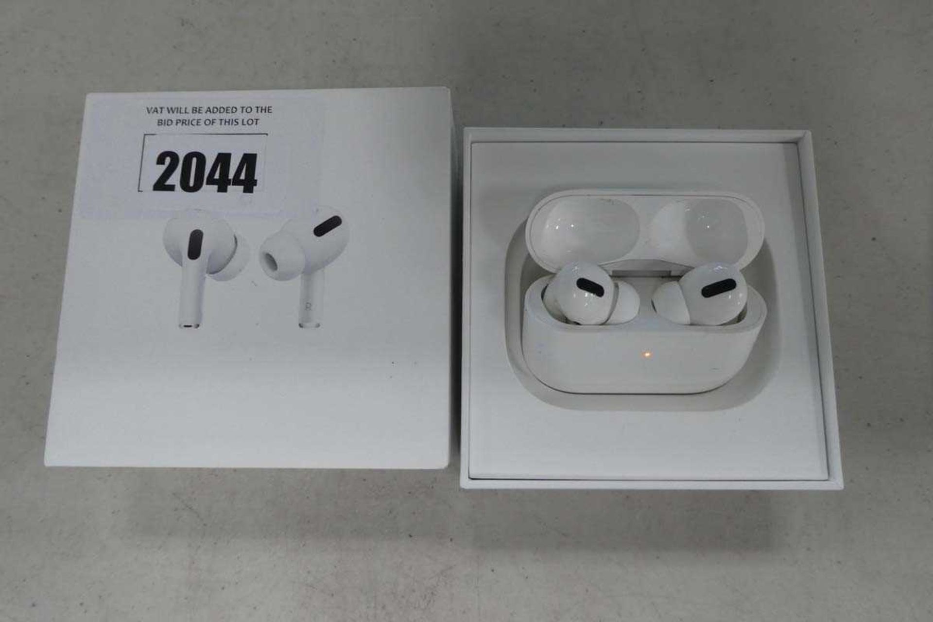 +VAT Apple AirPods Pro with wireless charging case and box