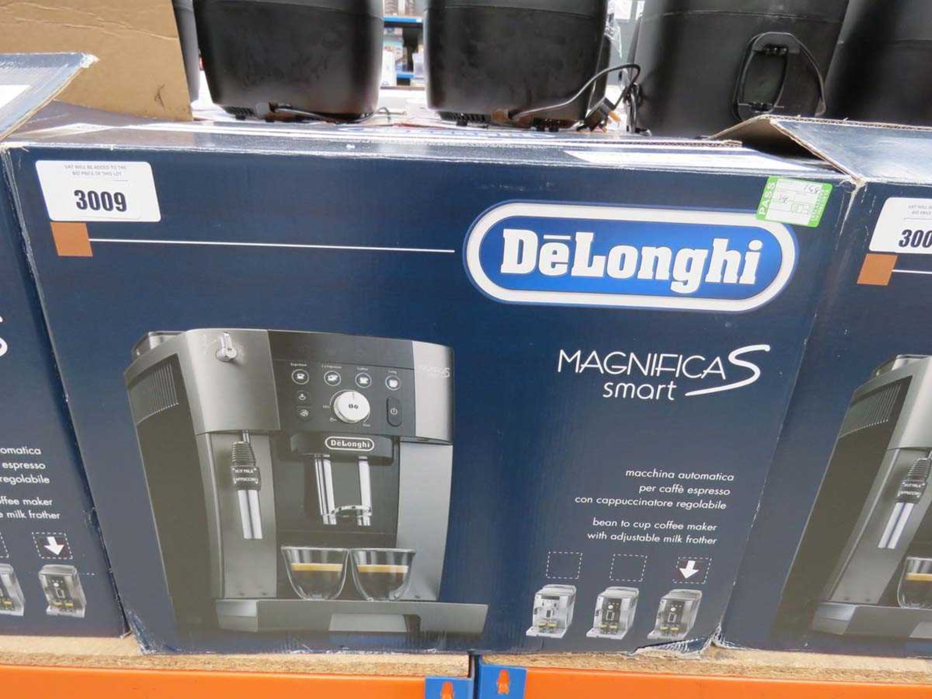 +VAT DeLonghi Magnifica S smart coffee machine