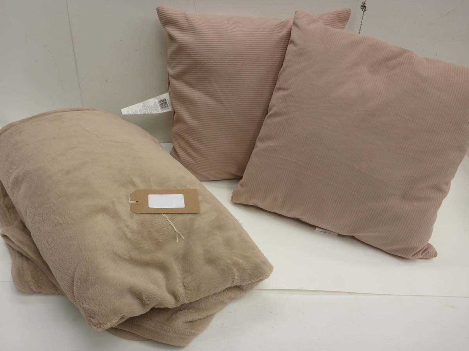 +VAT Large fawn colour throw and 2 pink cushions