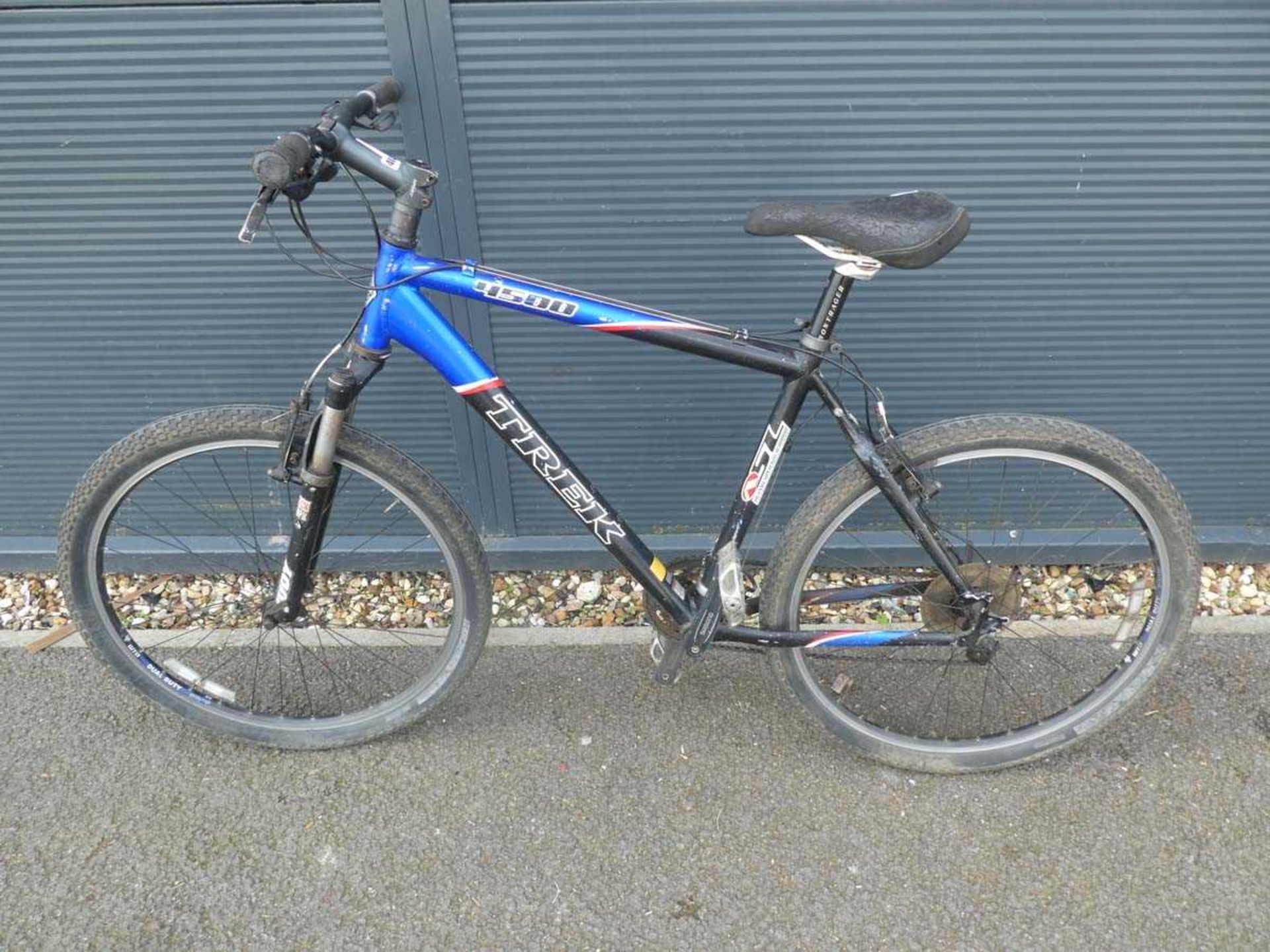 Trek blue and black gents mountain bike