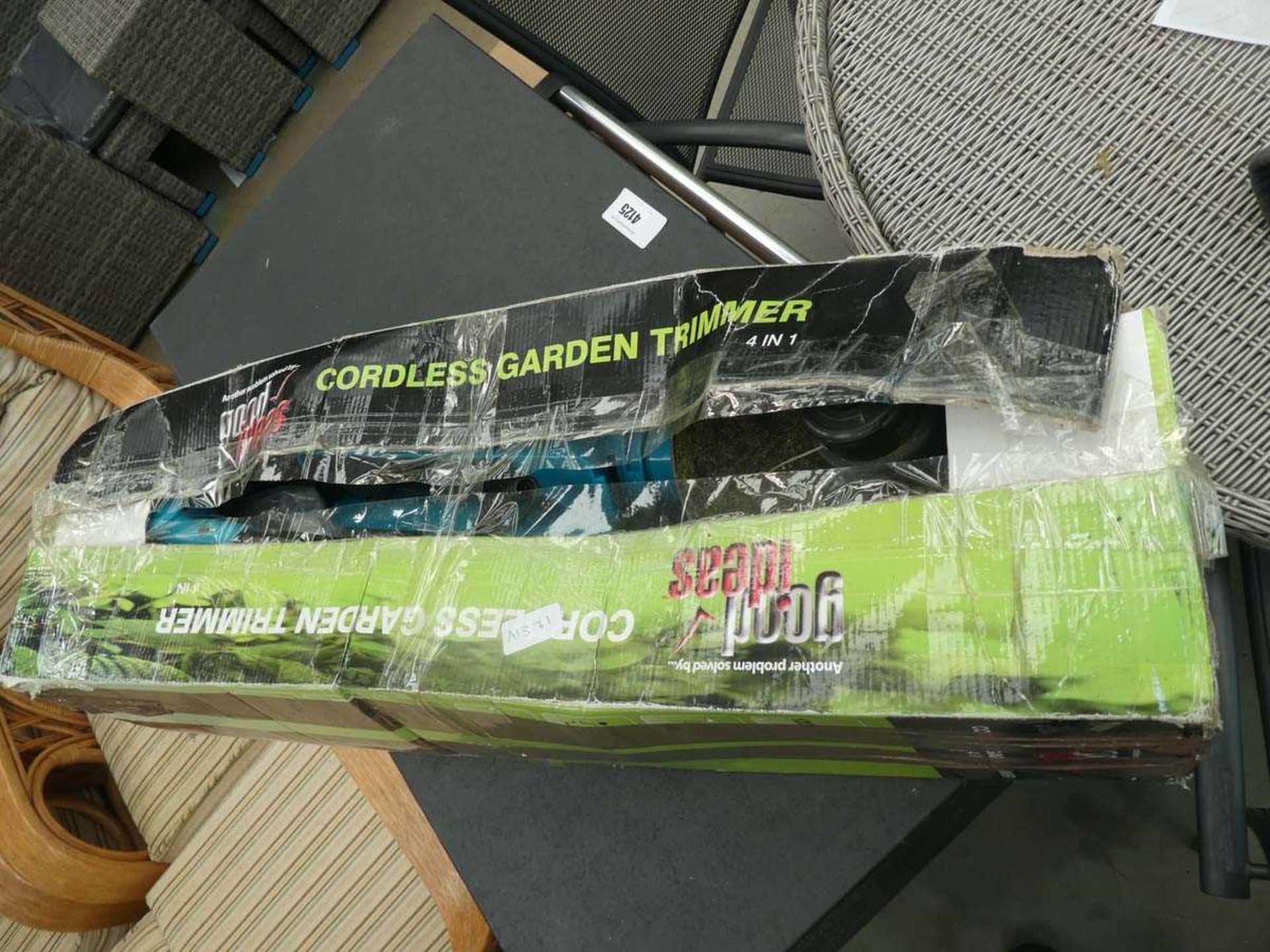 Cordless garden trimmer, boxed