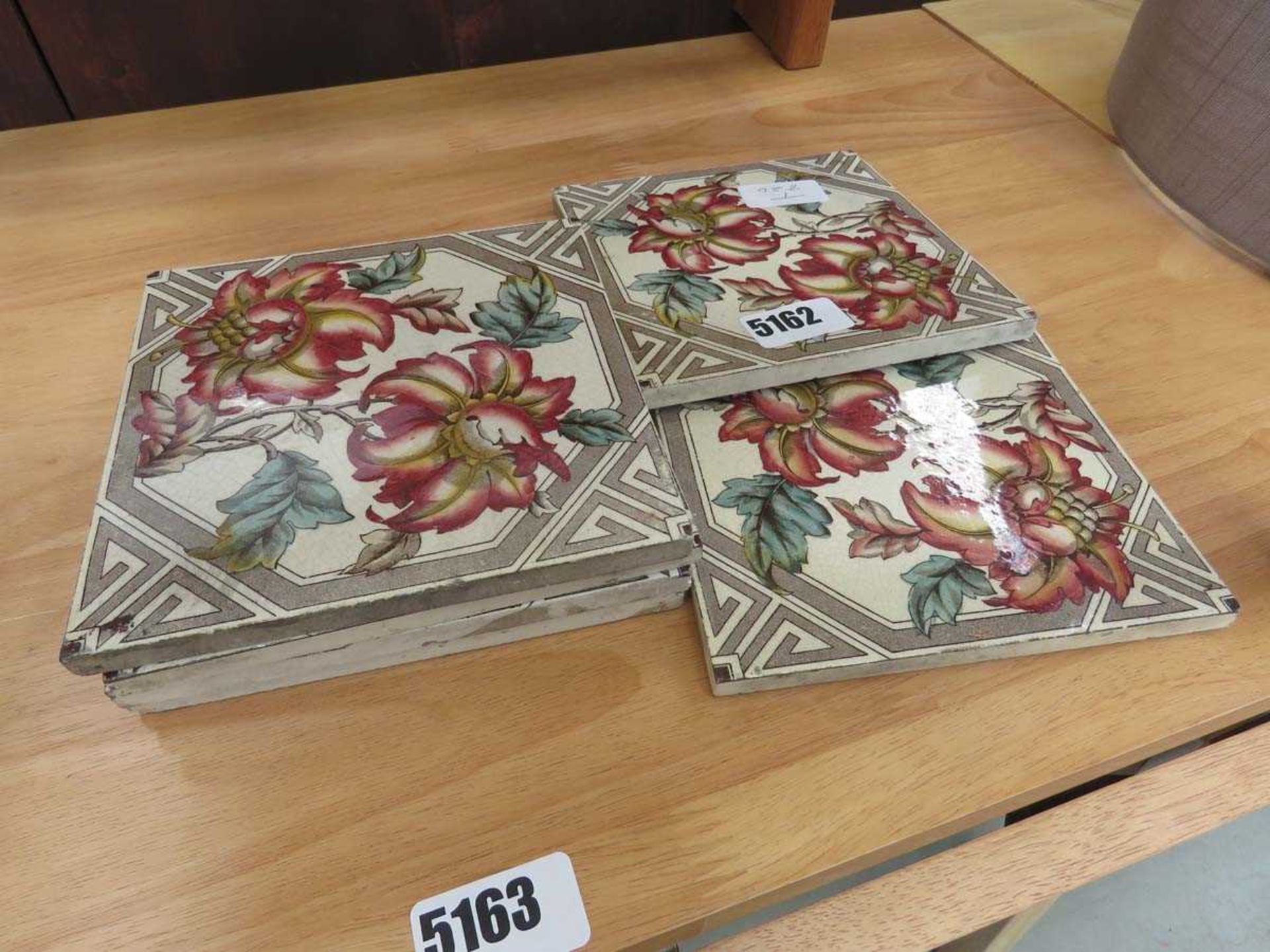 6 floral patterned tiles