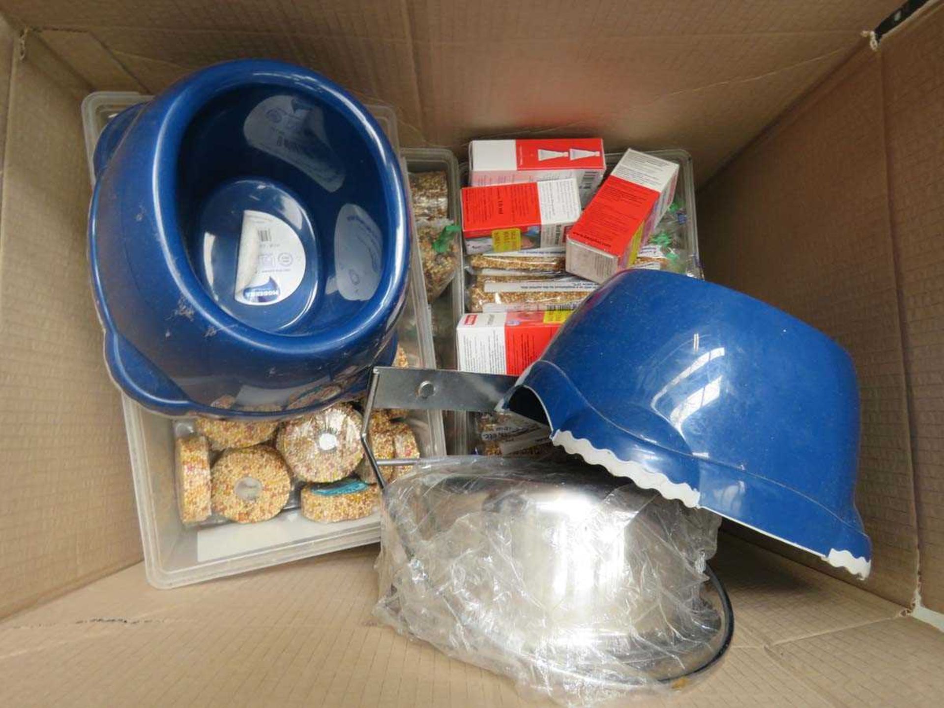 3 boxes of various pet accessories - Image 3 of 4