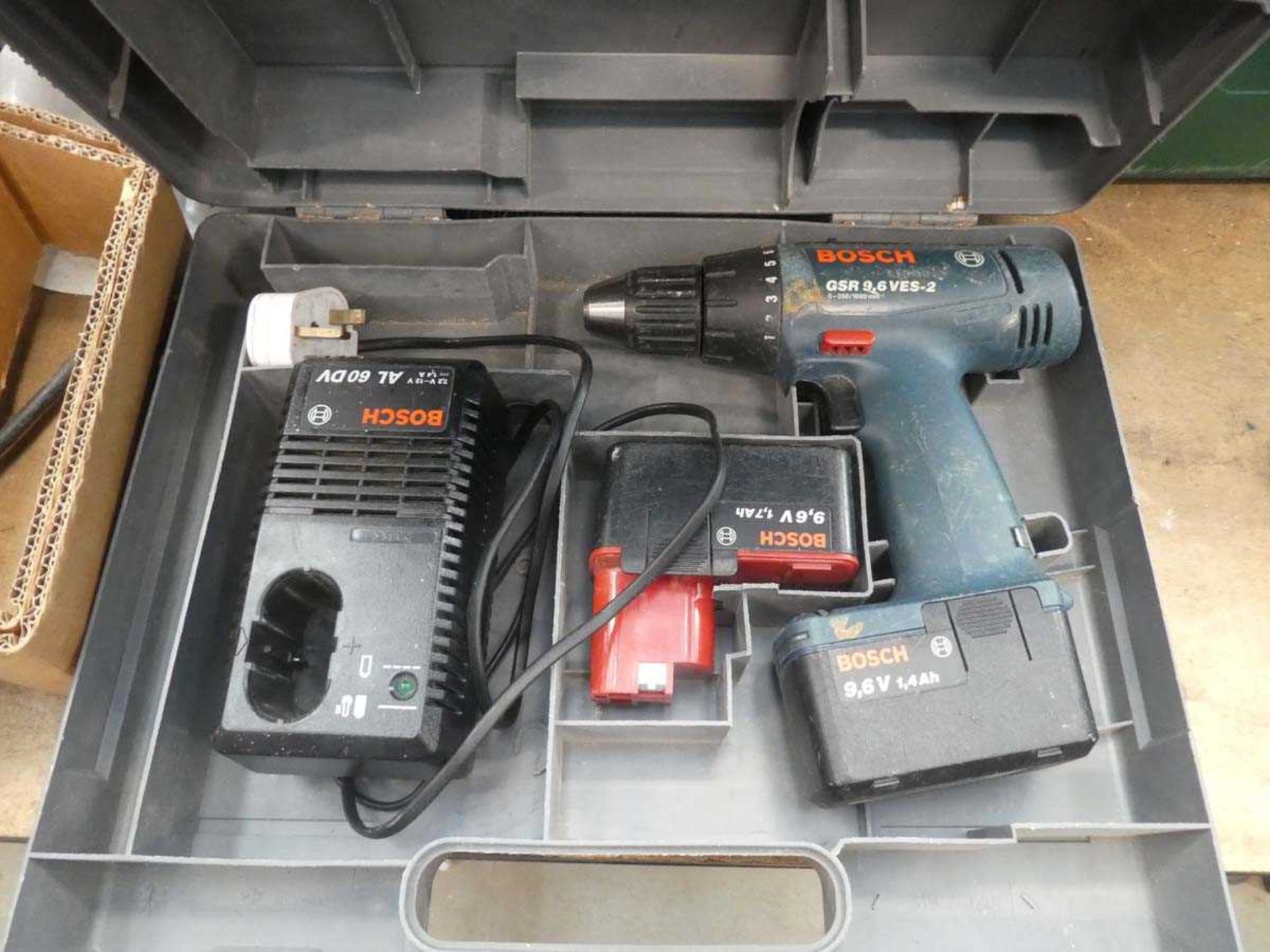 Bosch battery drill with two batteries and charger
