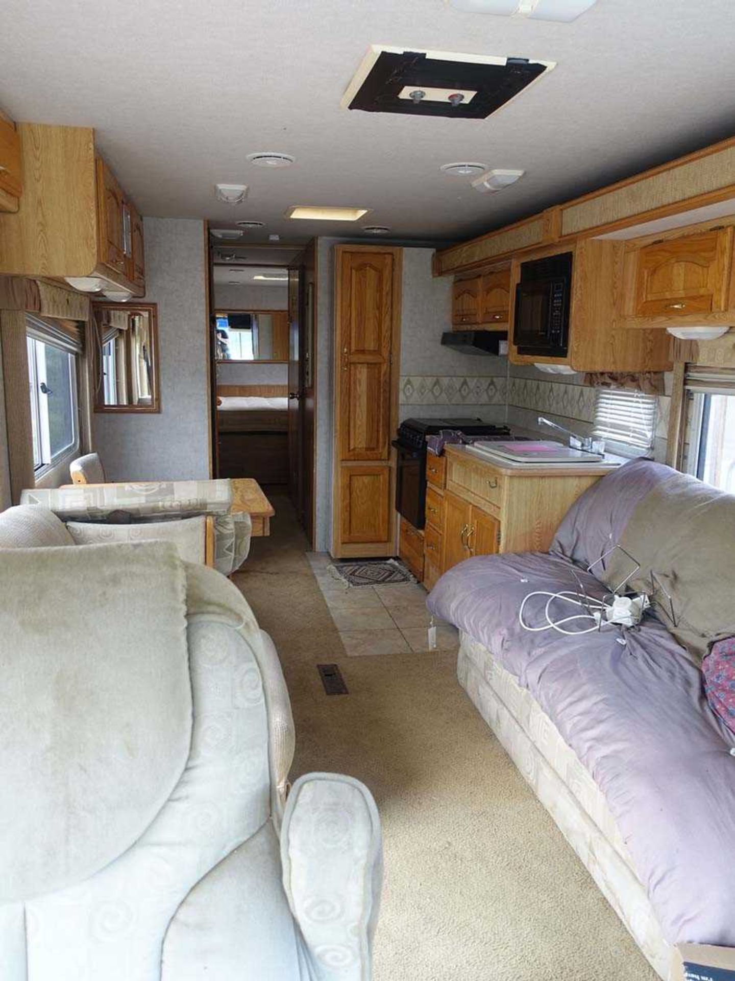 American Motor Home - Image 30 of 44