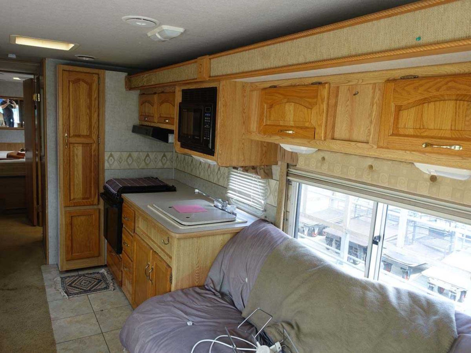 American Motor Home - Image 15 of 44