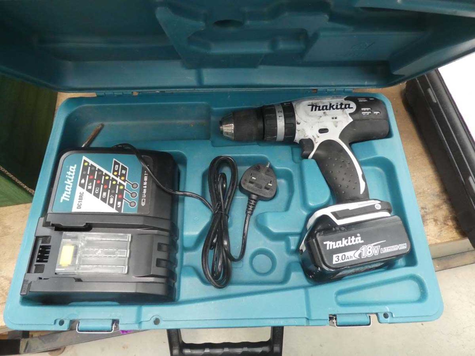 Makita battery drill with one battery and charger