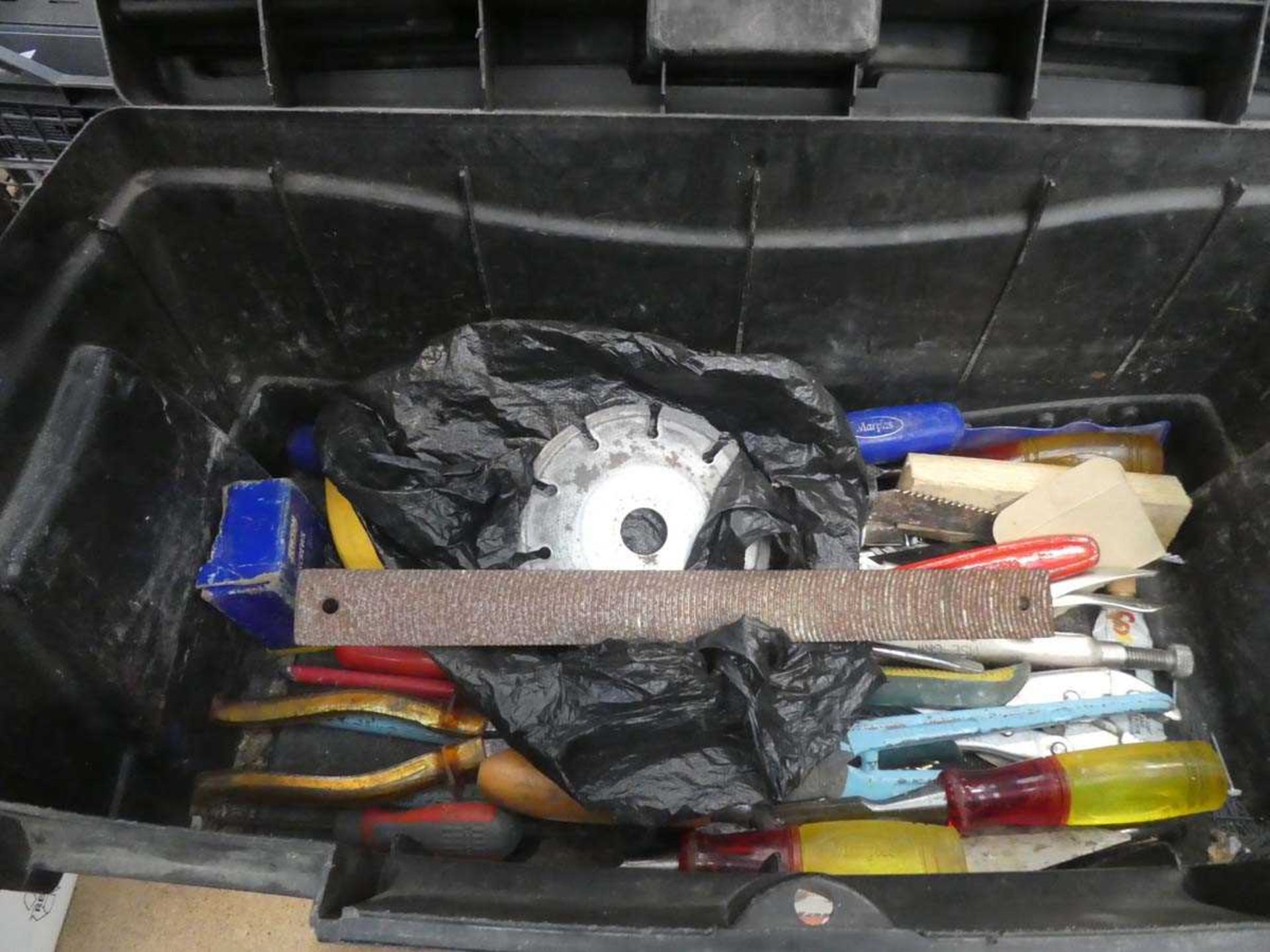 Plastic toolbox containing various tools incl. screwdrivers, pliers, files, etc. - Image 2 of 2