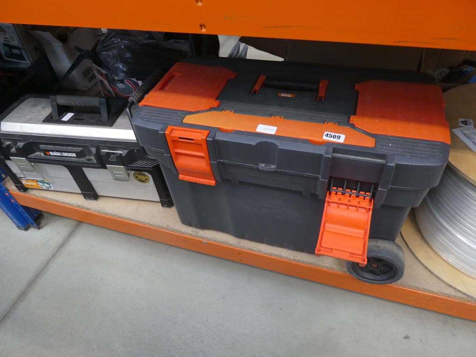 2 toolboxes containing circular saw, screwdrivers, planes, saws, drill bits, etc. - Image 2 of 3