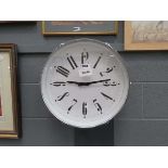 Wall clock in the shape of a drum