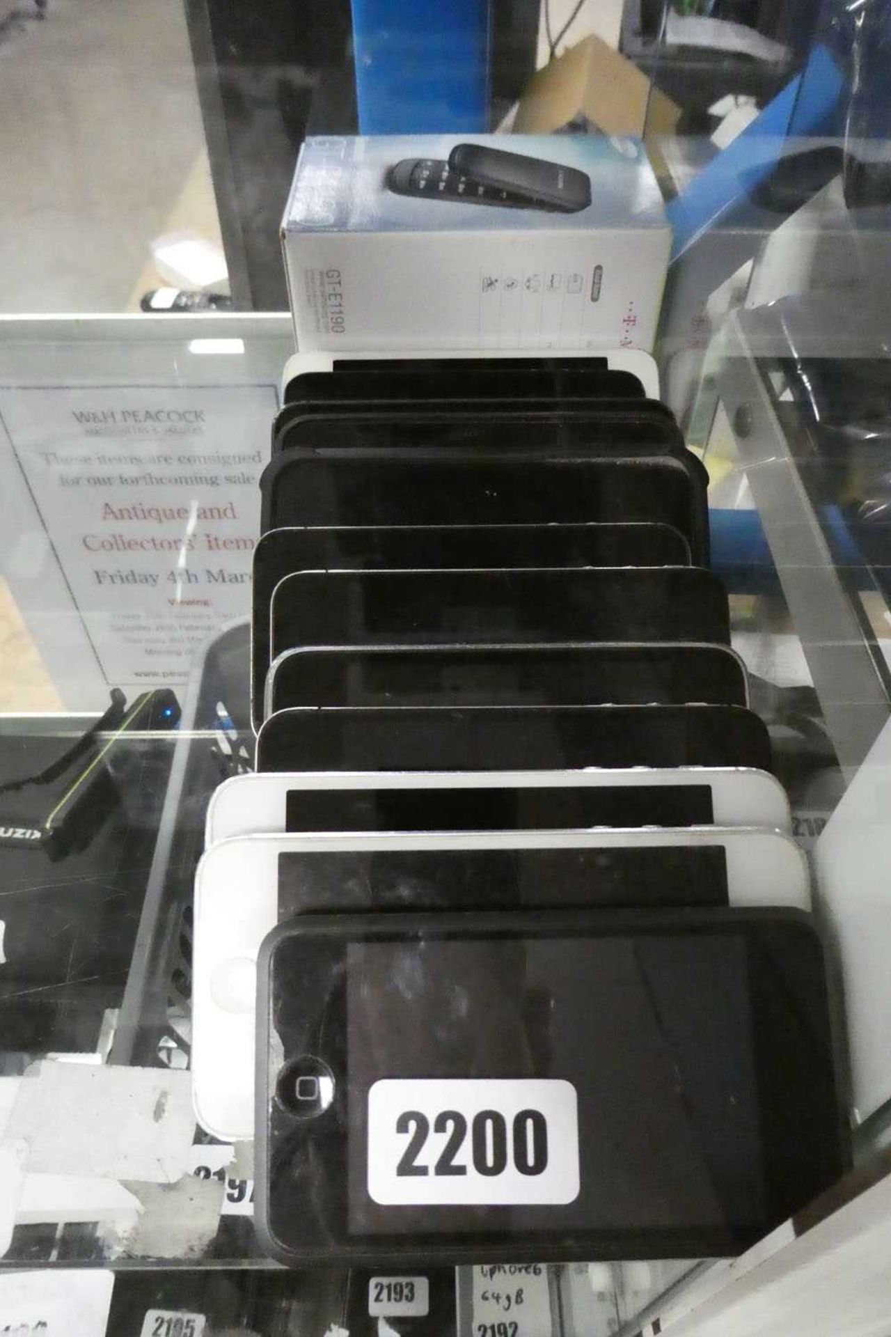 Selection of Apple iPhones for spares and repairs (possibly locked to iCloud accounts)