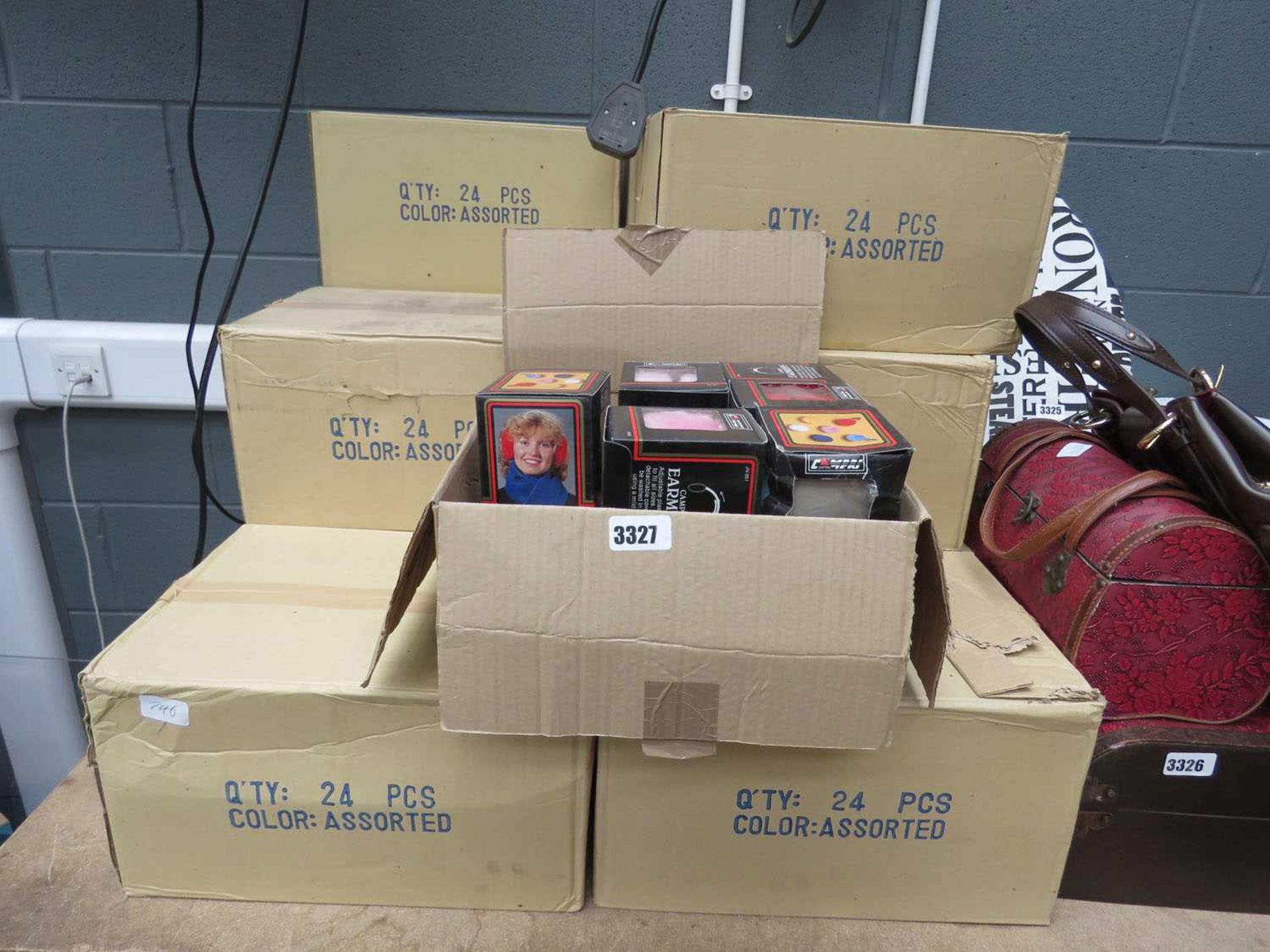 Quantity of boxes containing ear muffs