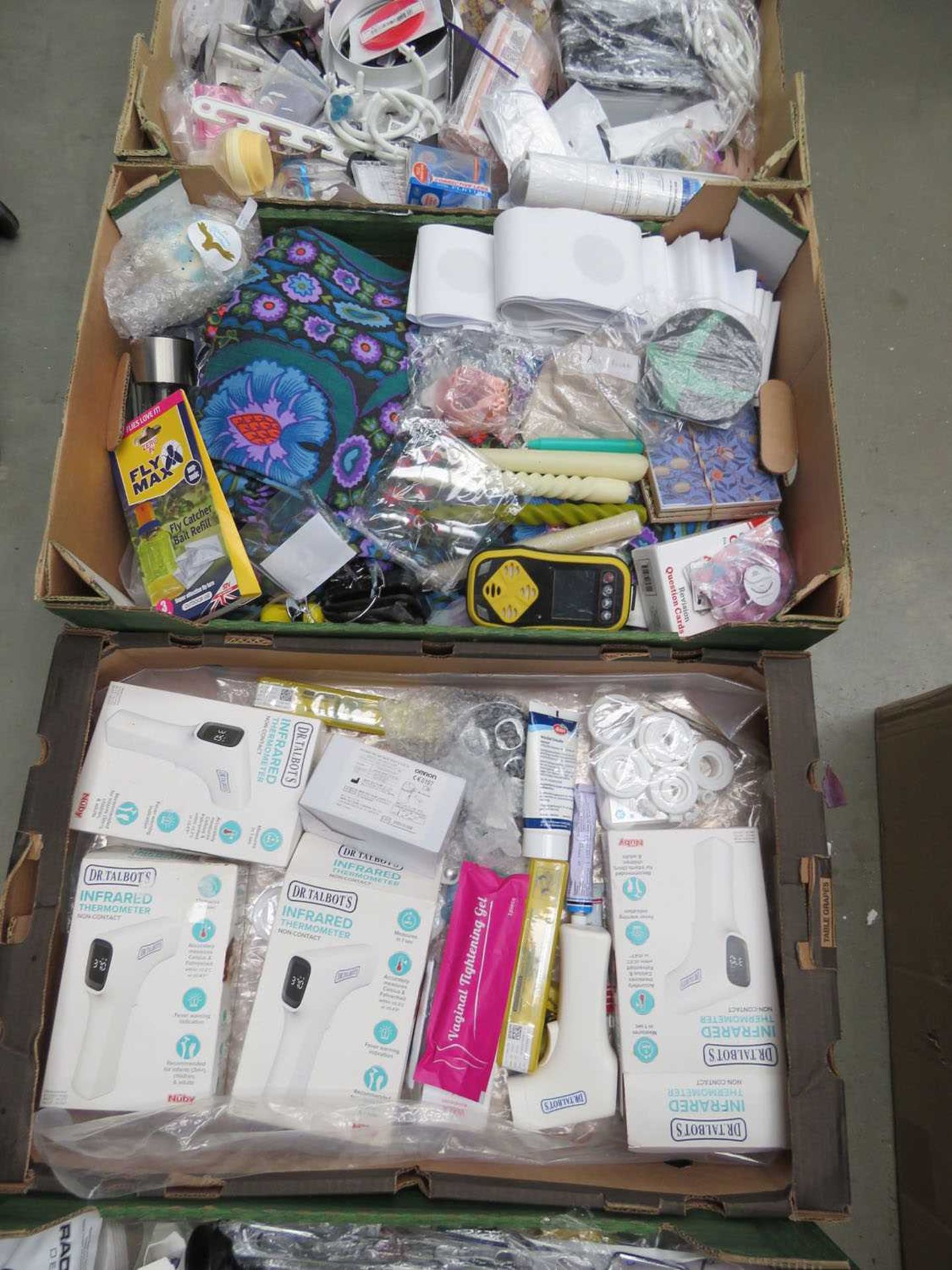 8 trays of mixed miscellaneous items, medical wear, golf balls, etc. - Image 5 of 6