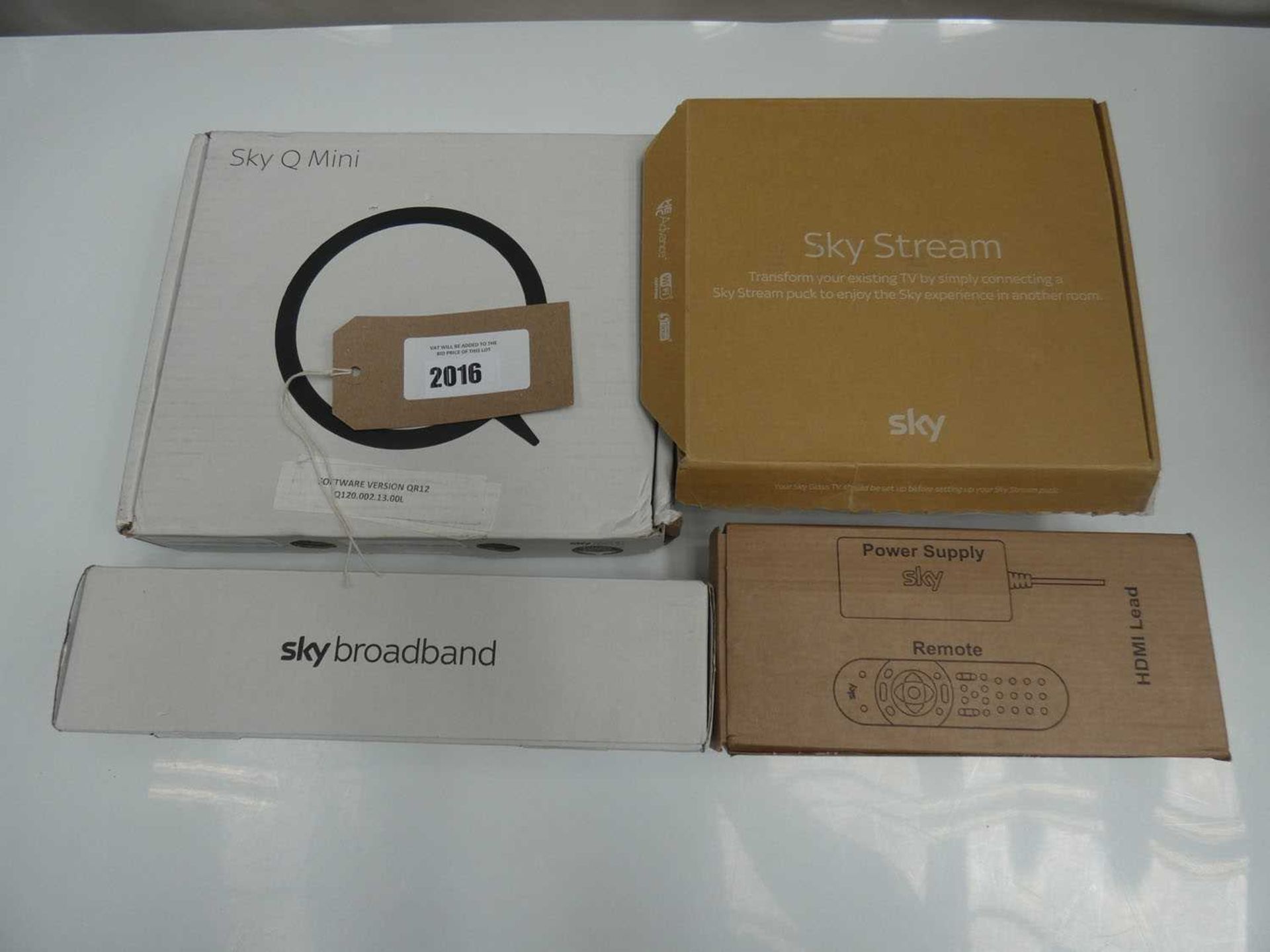 +VAT Bag of assorted Sky related devices/accessories