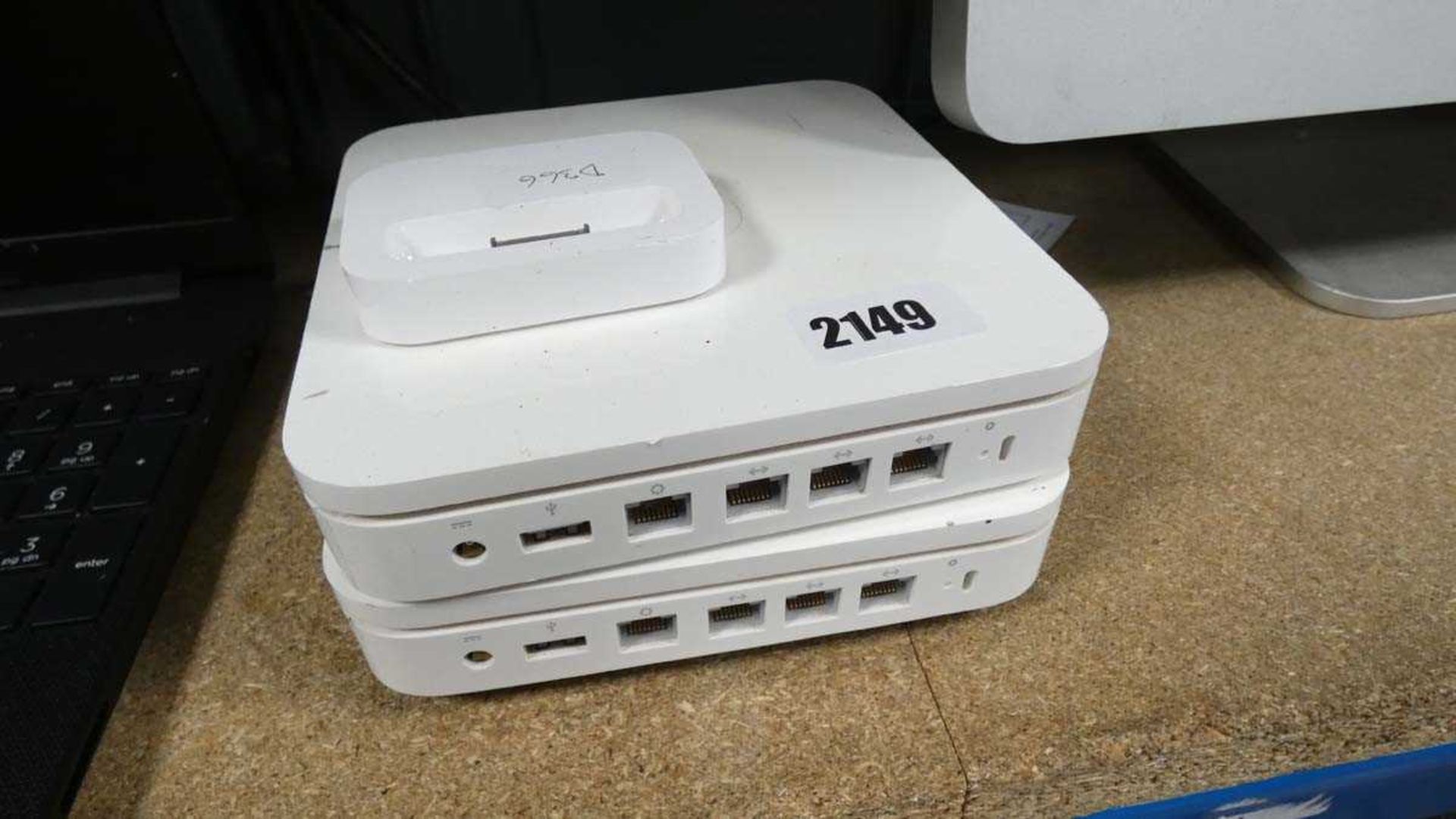 2x Apple airport stations and an Apple iPhone charging dock