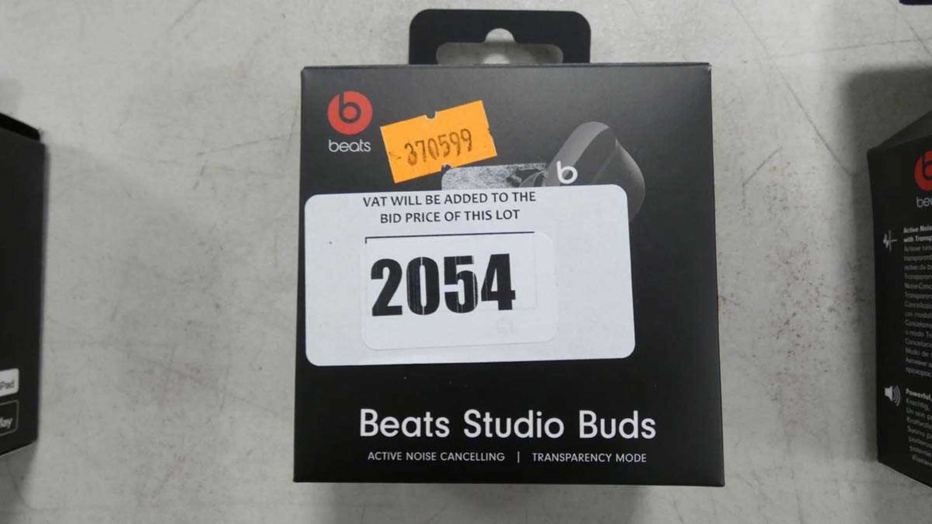 +VAT Beats Studio Buds earbuds with charging case and box