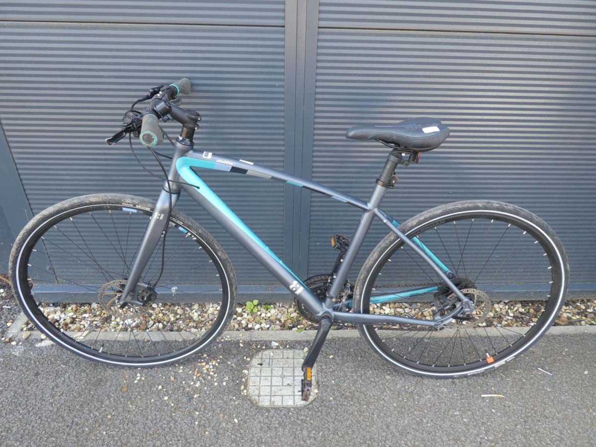 Intuitive grey and blue town bike