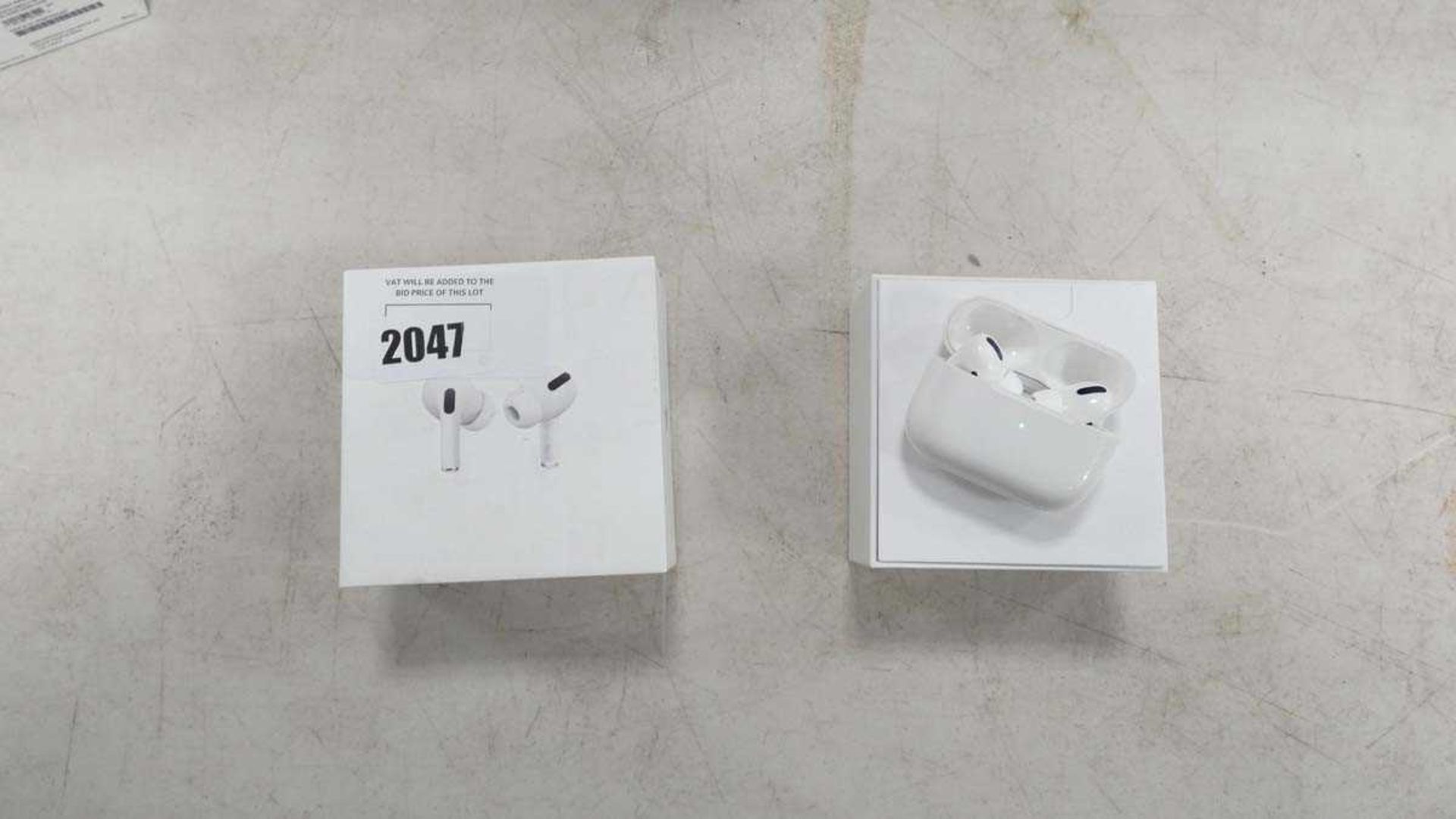 +VAT Apple airpods pro with wireless charging case and box