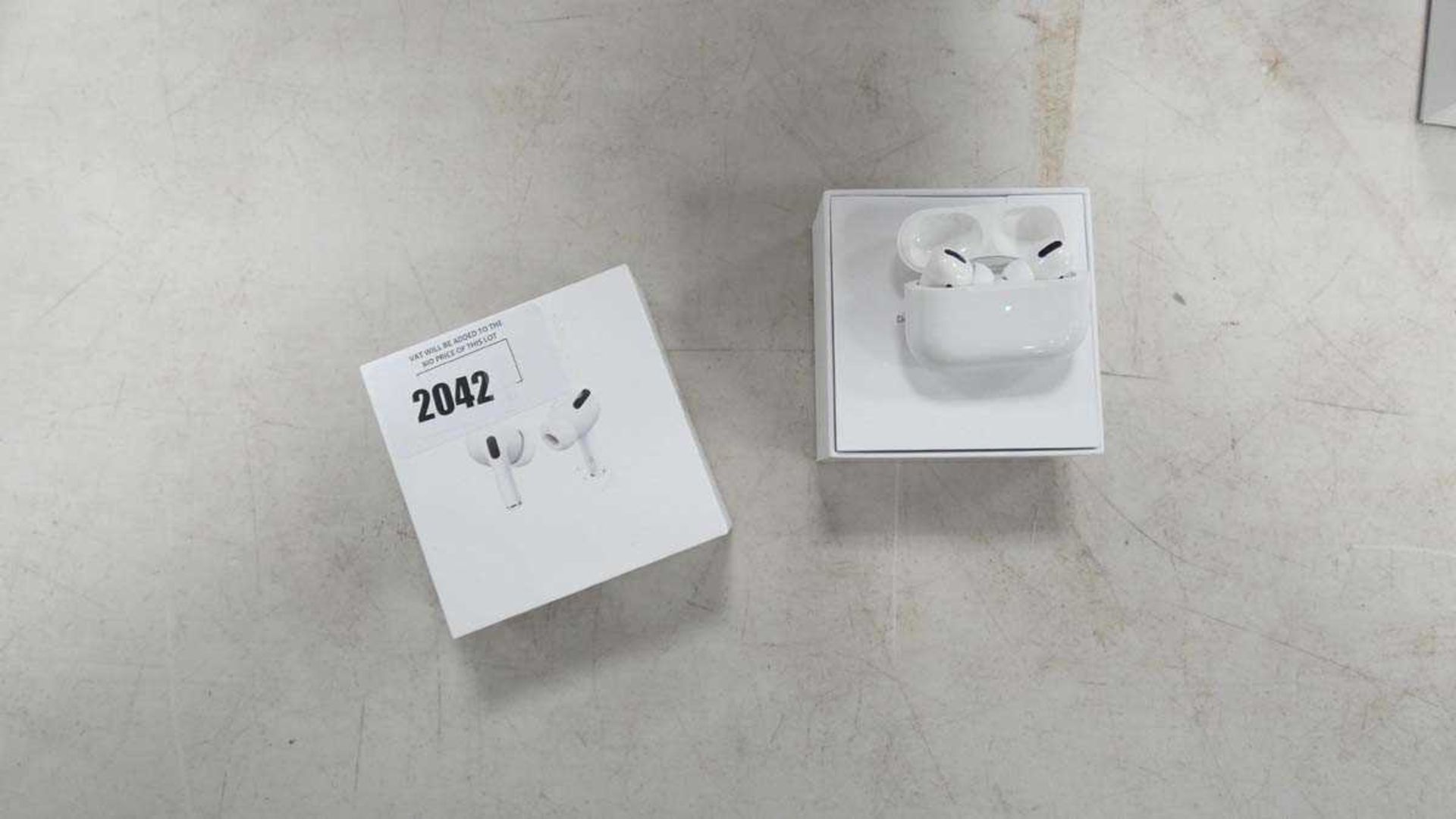 +VAT Apple airpods pro with wireless charging case and box