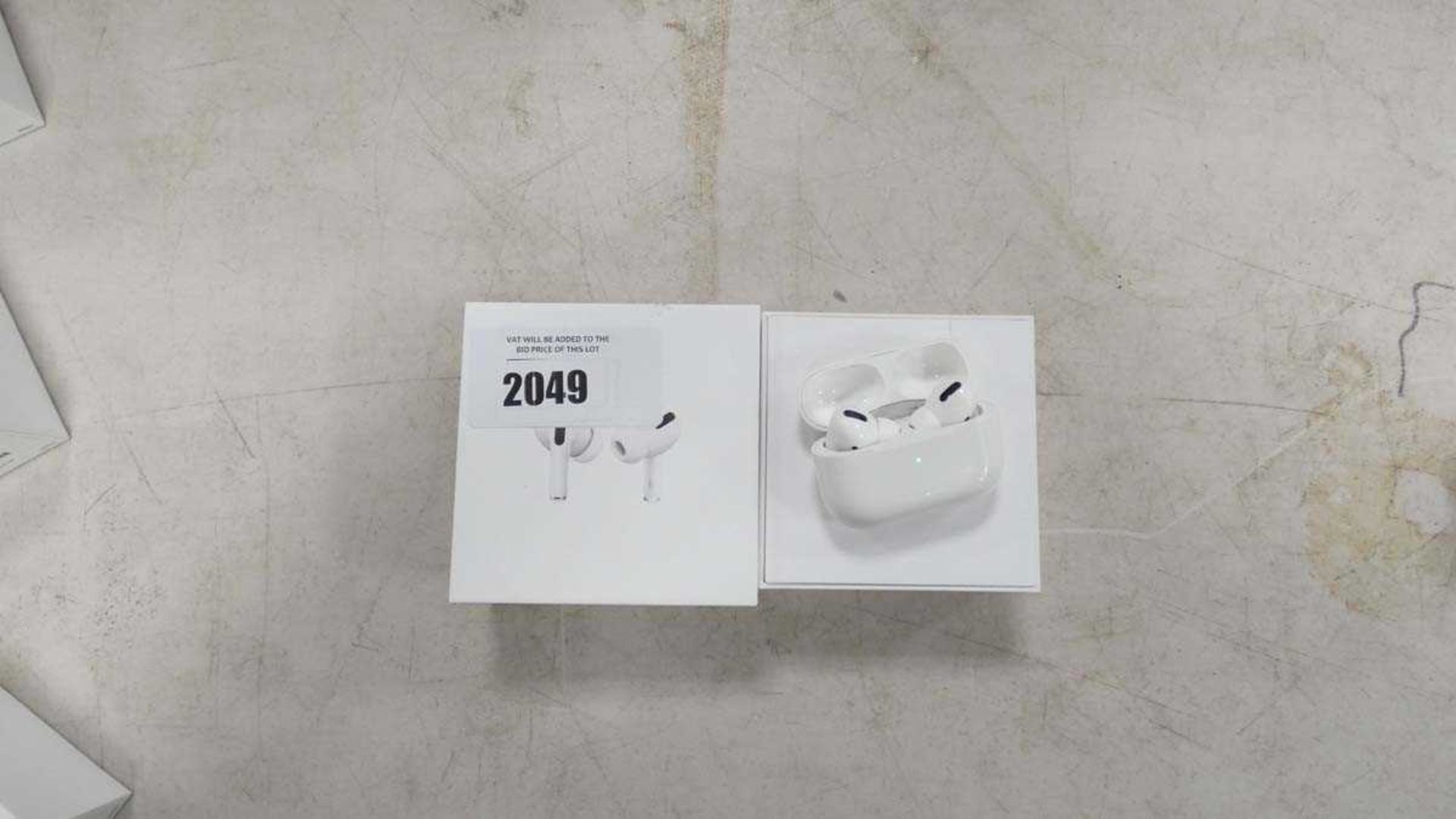 +VAT Apple airpods pro with wireless charging case and box