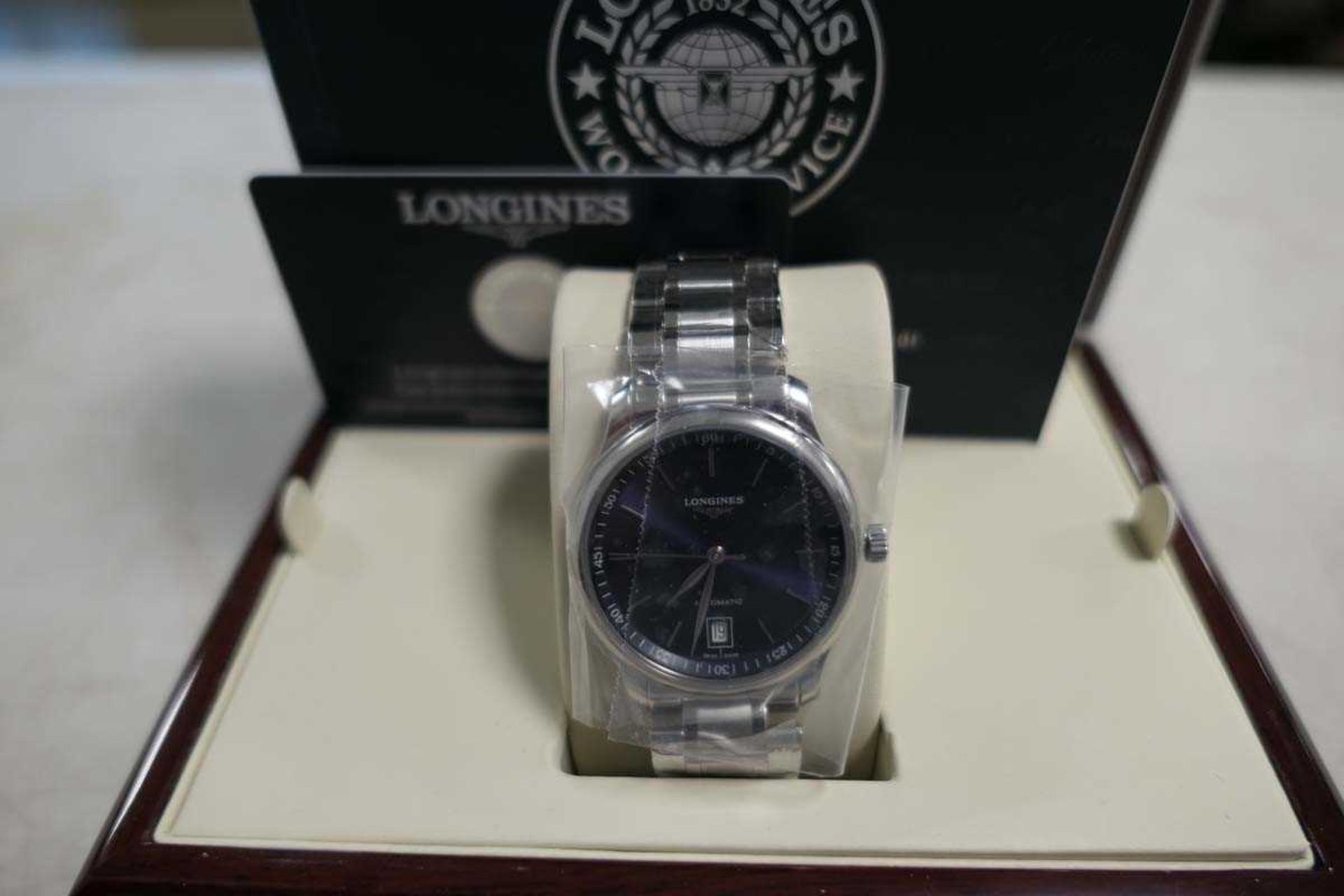 +VAT Longines automatic with international guarantee card, manual and box - Image 2 of 2