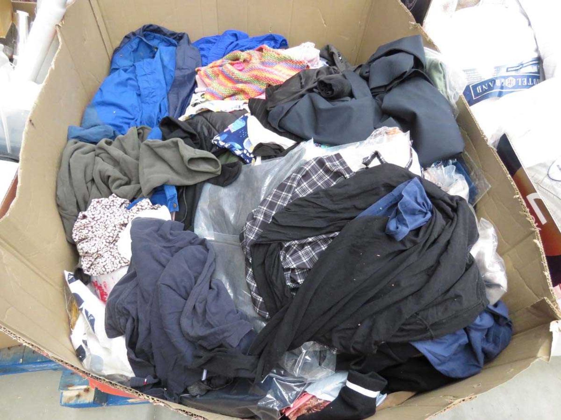+VAT Large pallet of mixed used and unused clothing