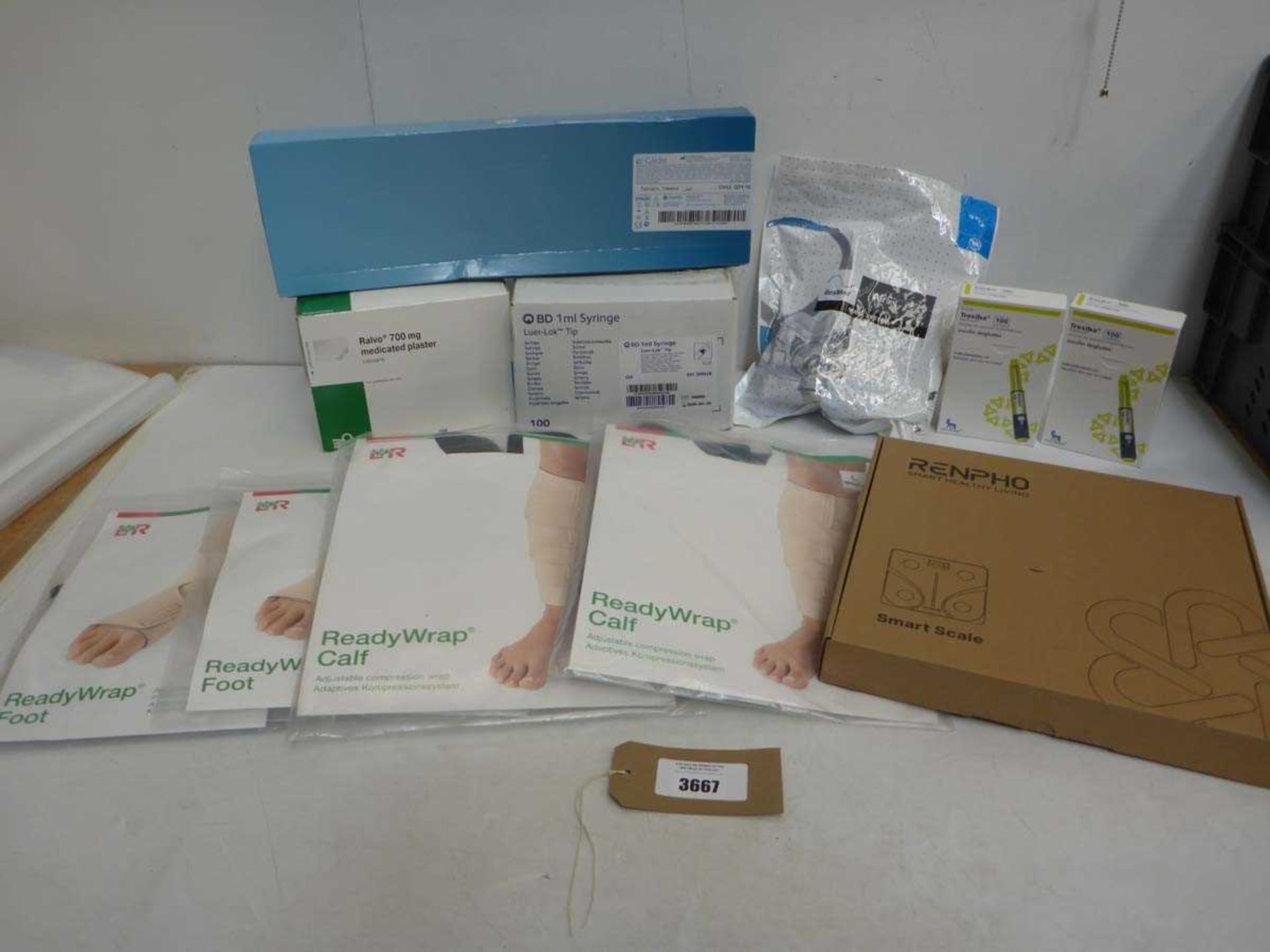 +VAT Set of smart scales, Redy Wrap calf & foot compression wraps, Ralvo medicated plaster, Box