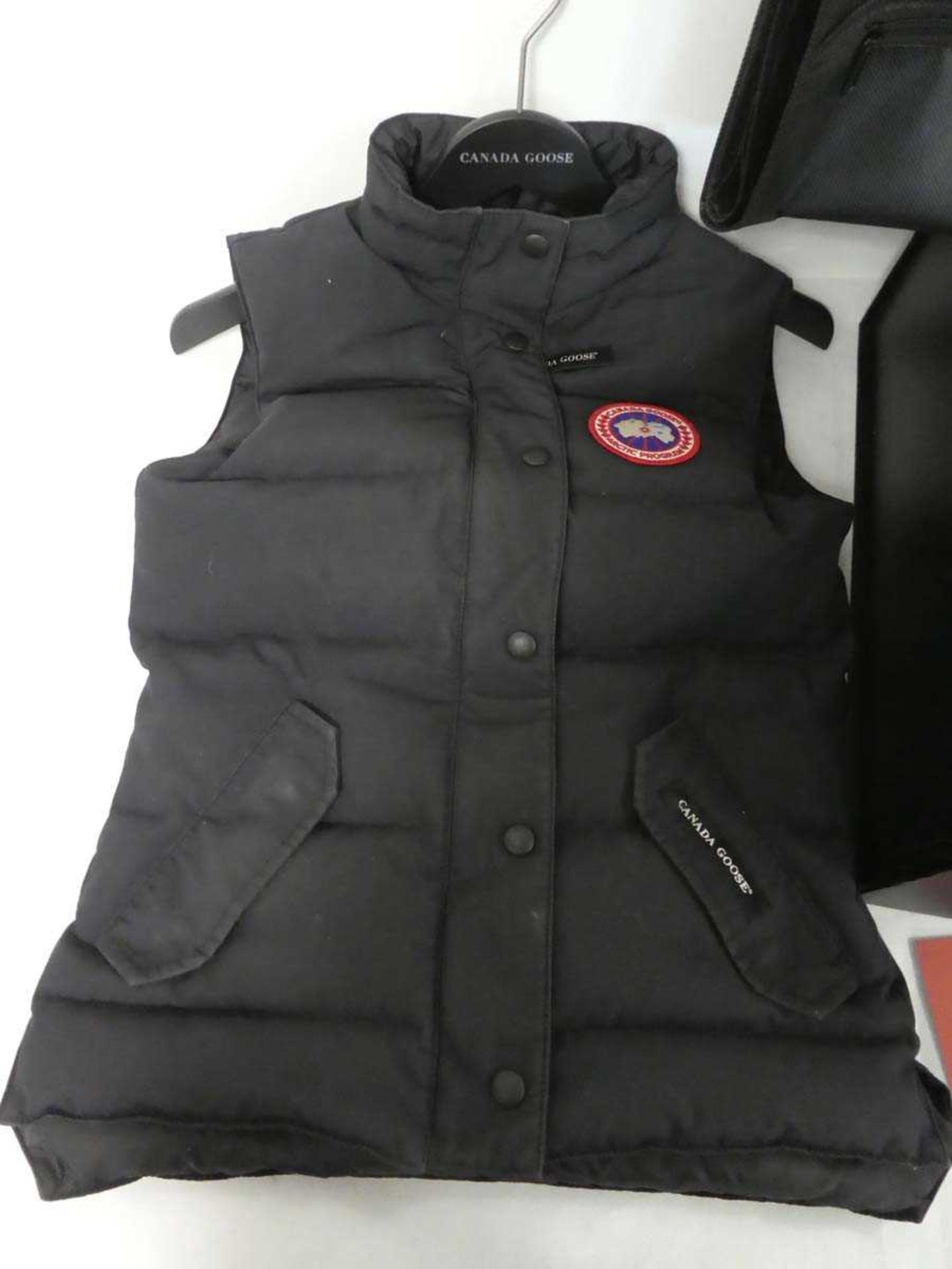 +VAT Canada Goose ladies gilet jacket in black size 2XS with box, hanger and garment bag (some signs - Image 2 of 6